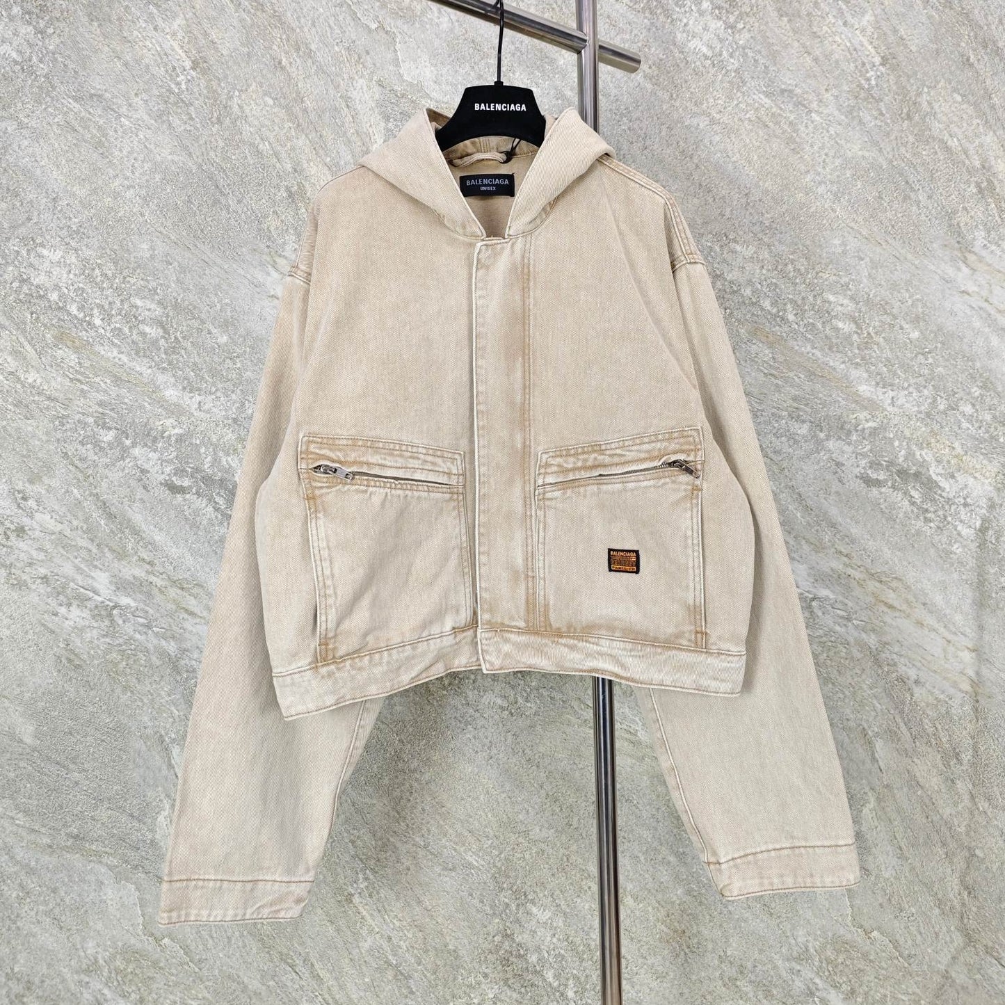 디스트레스드 데님 숏 재킷 (Distressed denim short jacket)