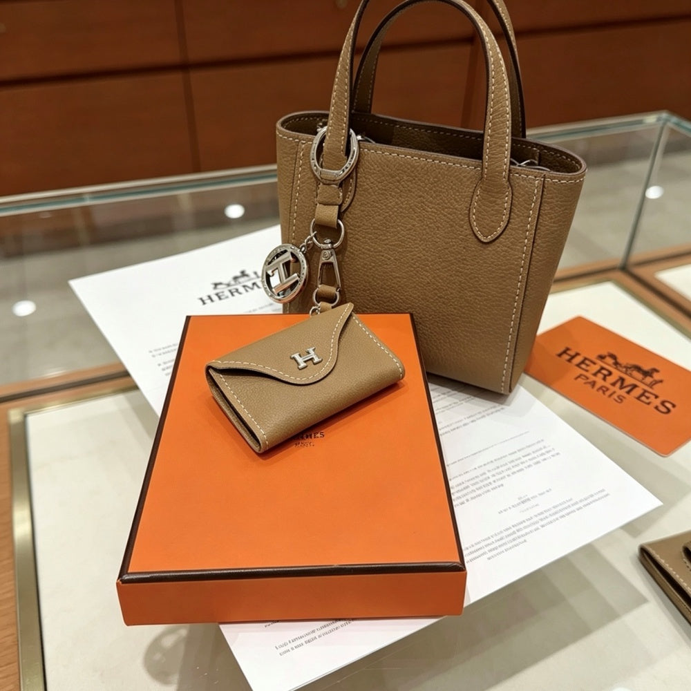 에토프 백참 (Etoupe Bag Charm)