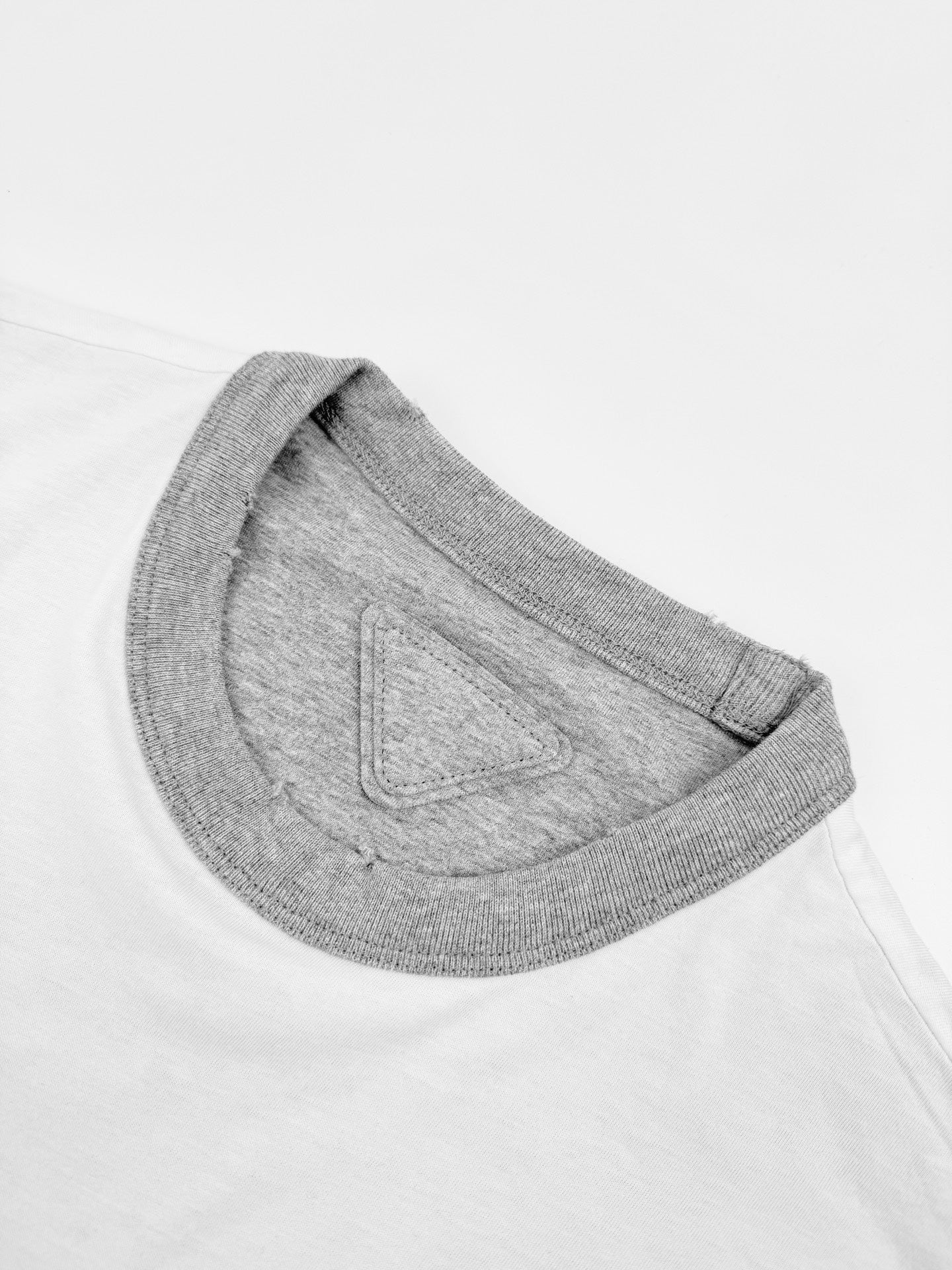 리버시블 티셔츠 (Reversible T-shirt)