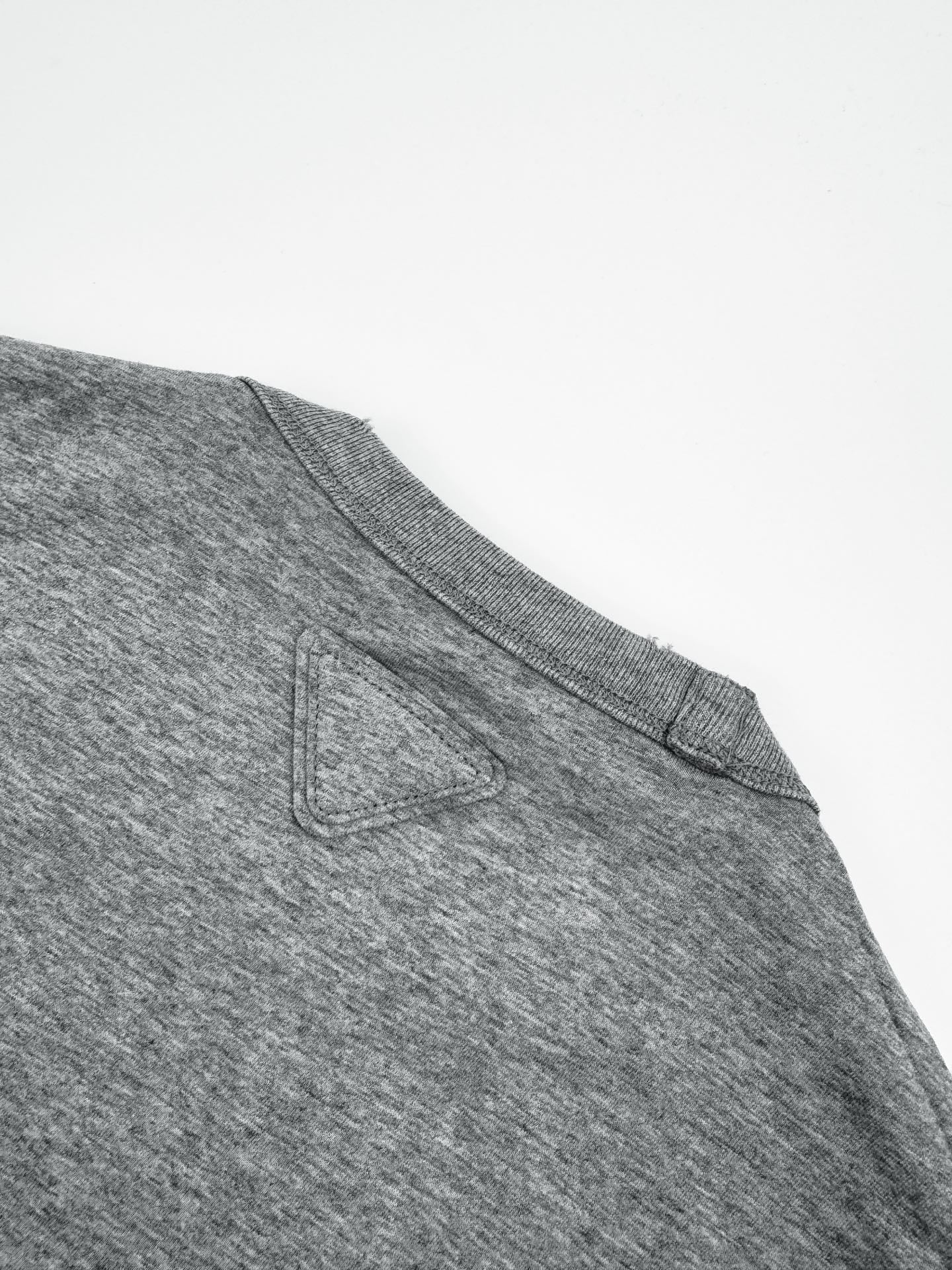 리버시블 티셔츠 (Reversible T-shirt)