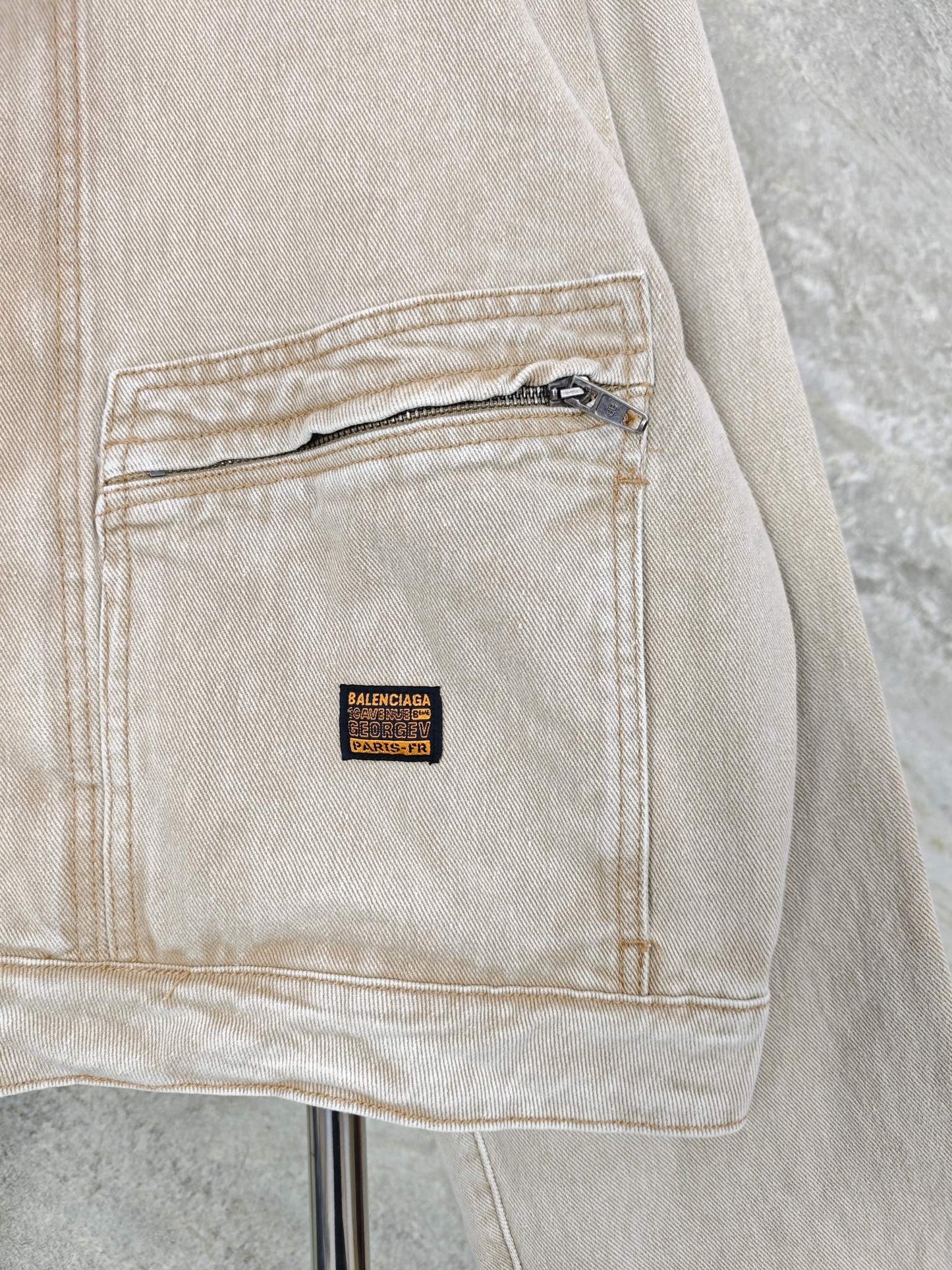 디스트레스드 데님 숏 재킷 (Distressed denim short jacket)