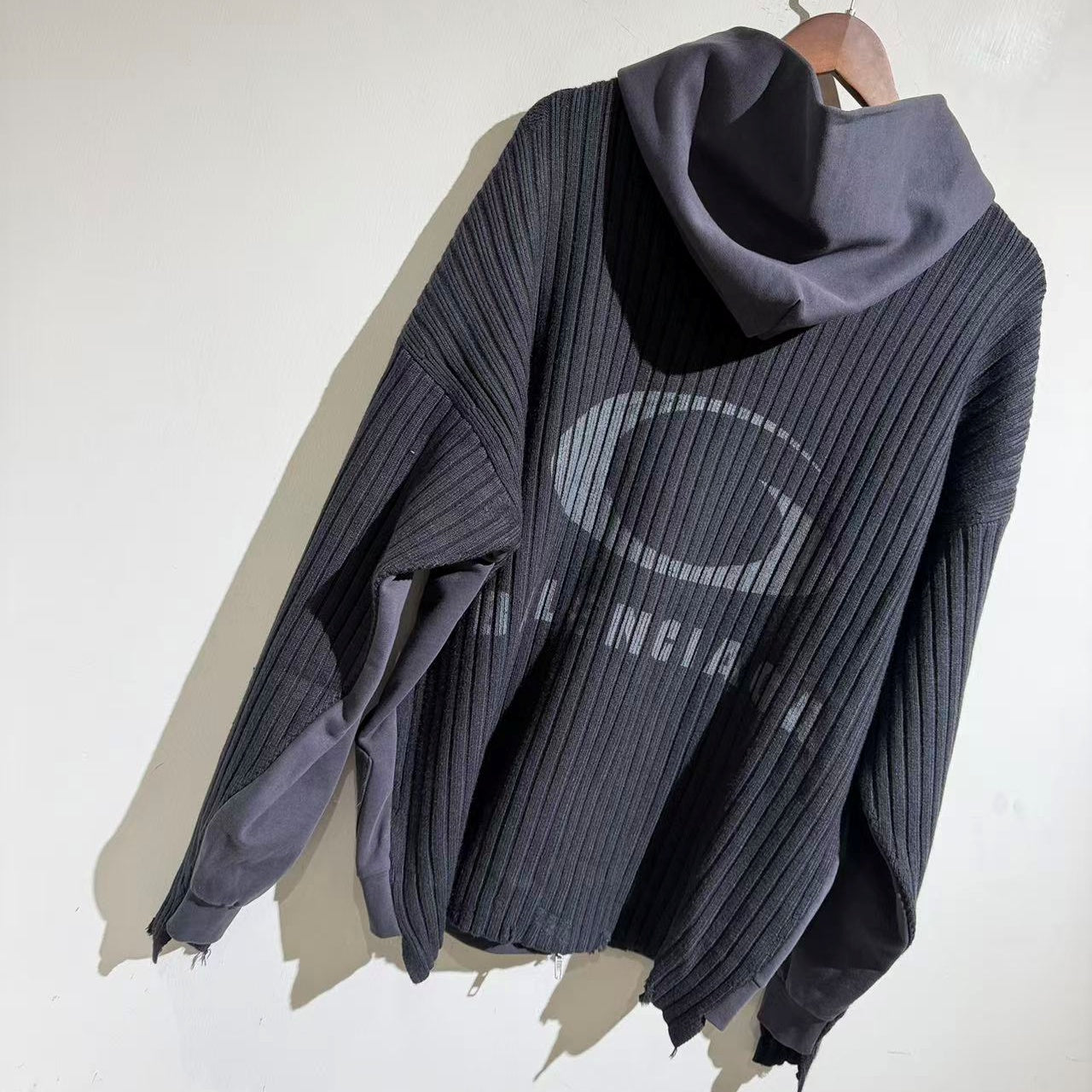베일 파리 후드점퍼 (Veil Paris Hooded Jumper)
