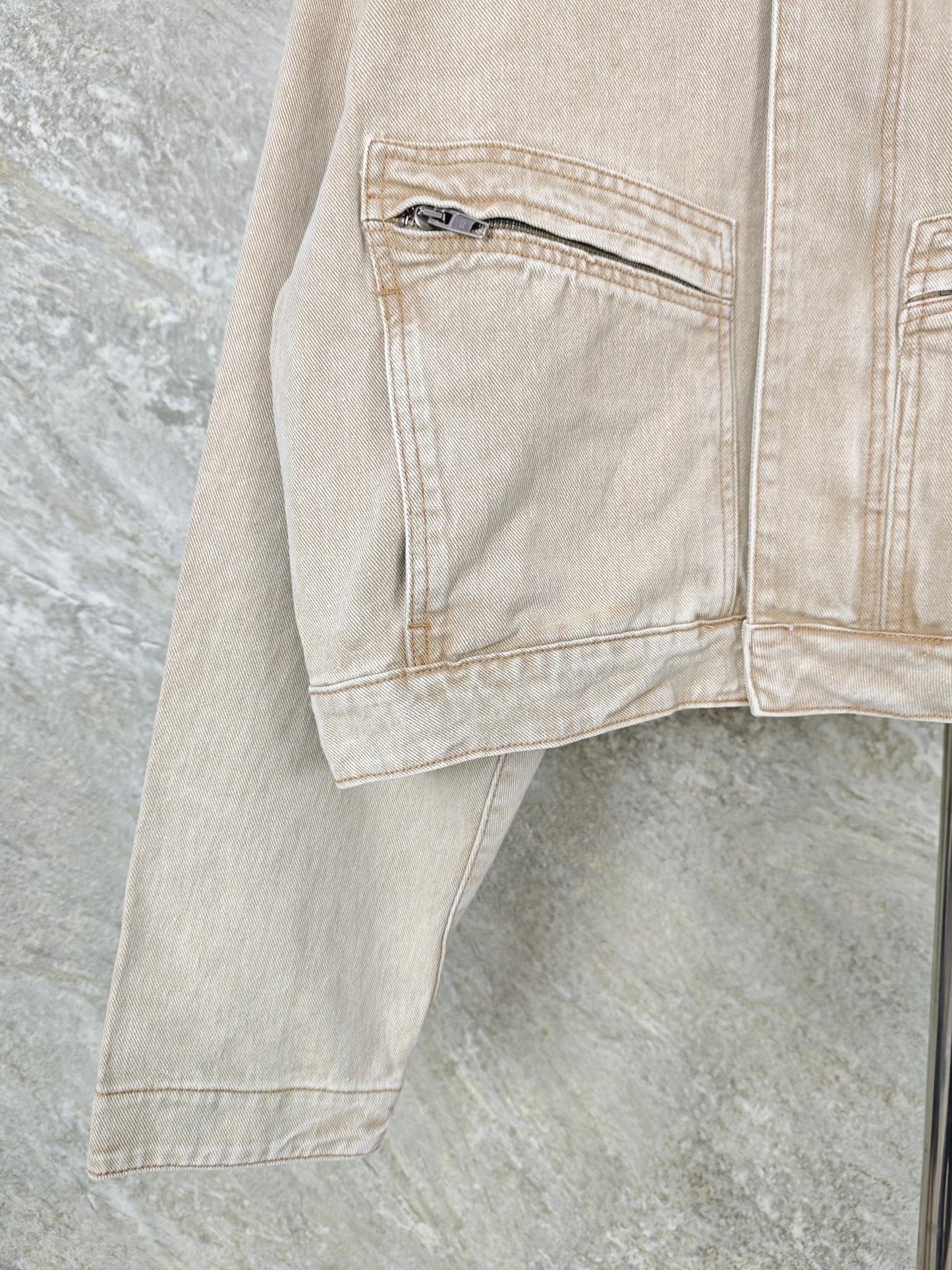 디스트레스드 데님 숏 재킷 (Distressed denim short jacket)