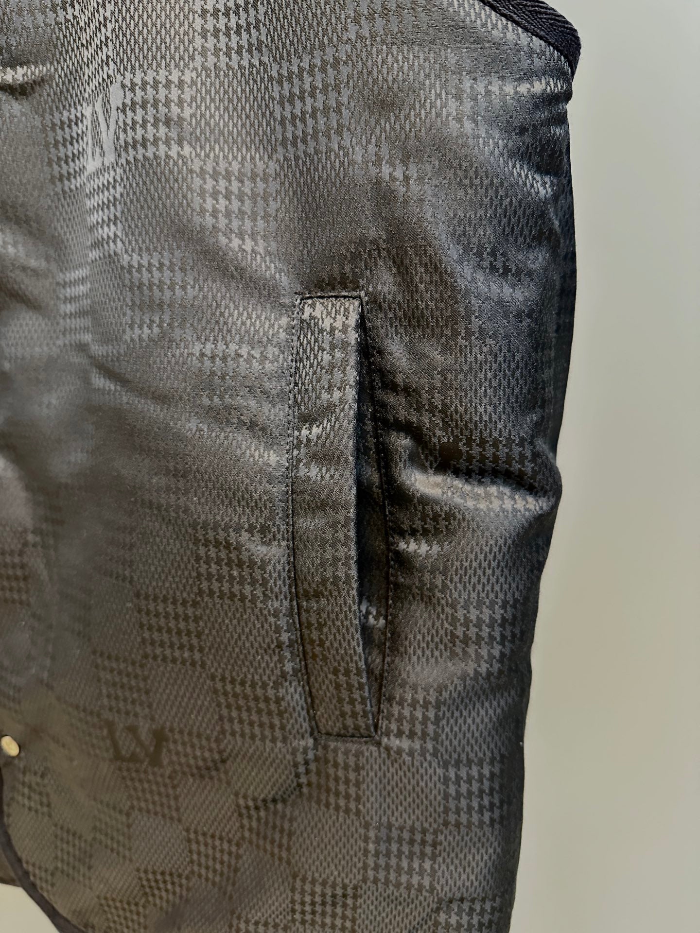 모노그램 리버시블 베스트 (Monogram reversible vest)
