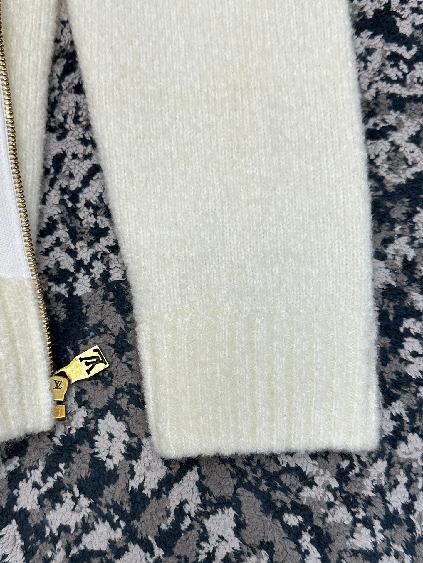 뉴 시즌 가디건 (New Season Cardigan)