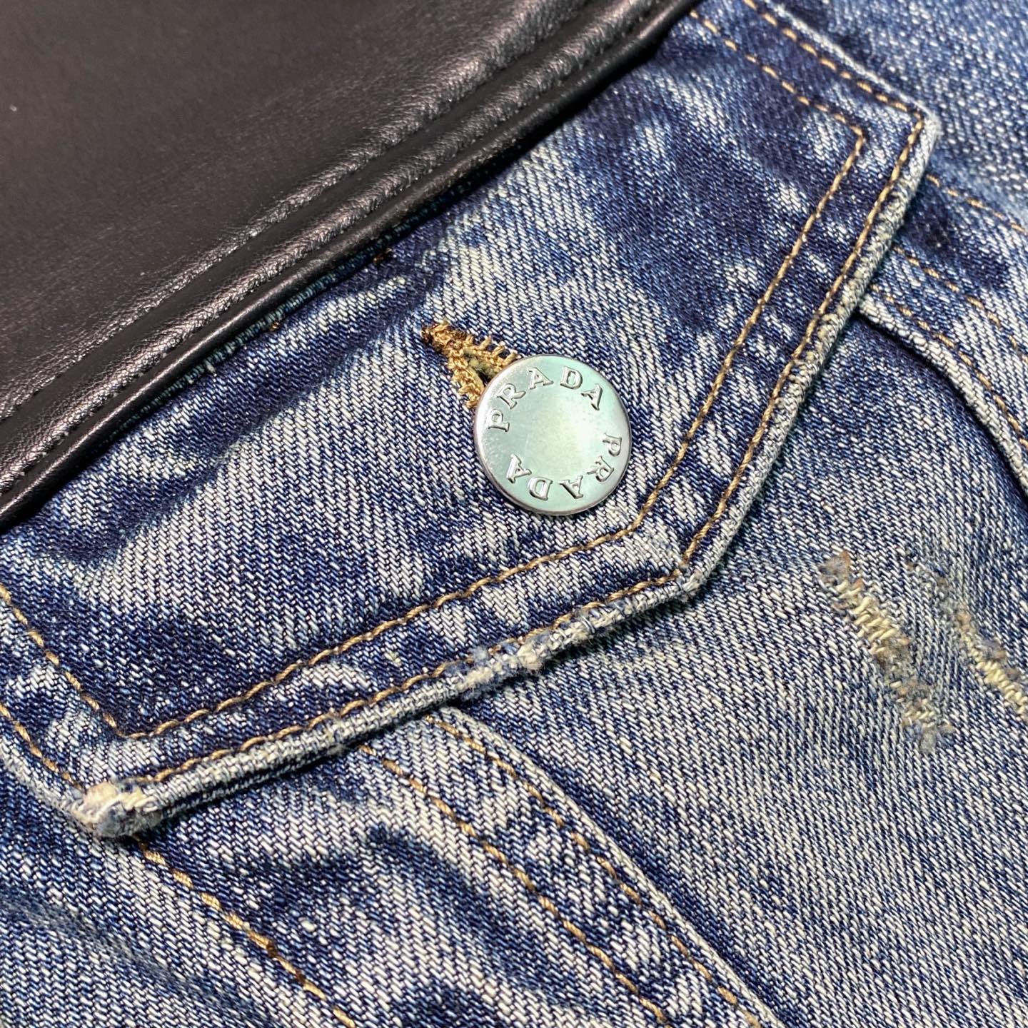 워시드 데님자켓 (Washed denim jacket)