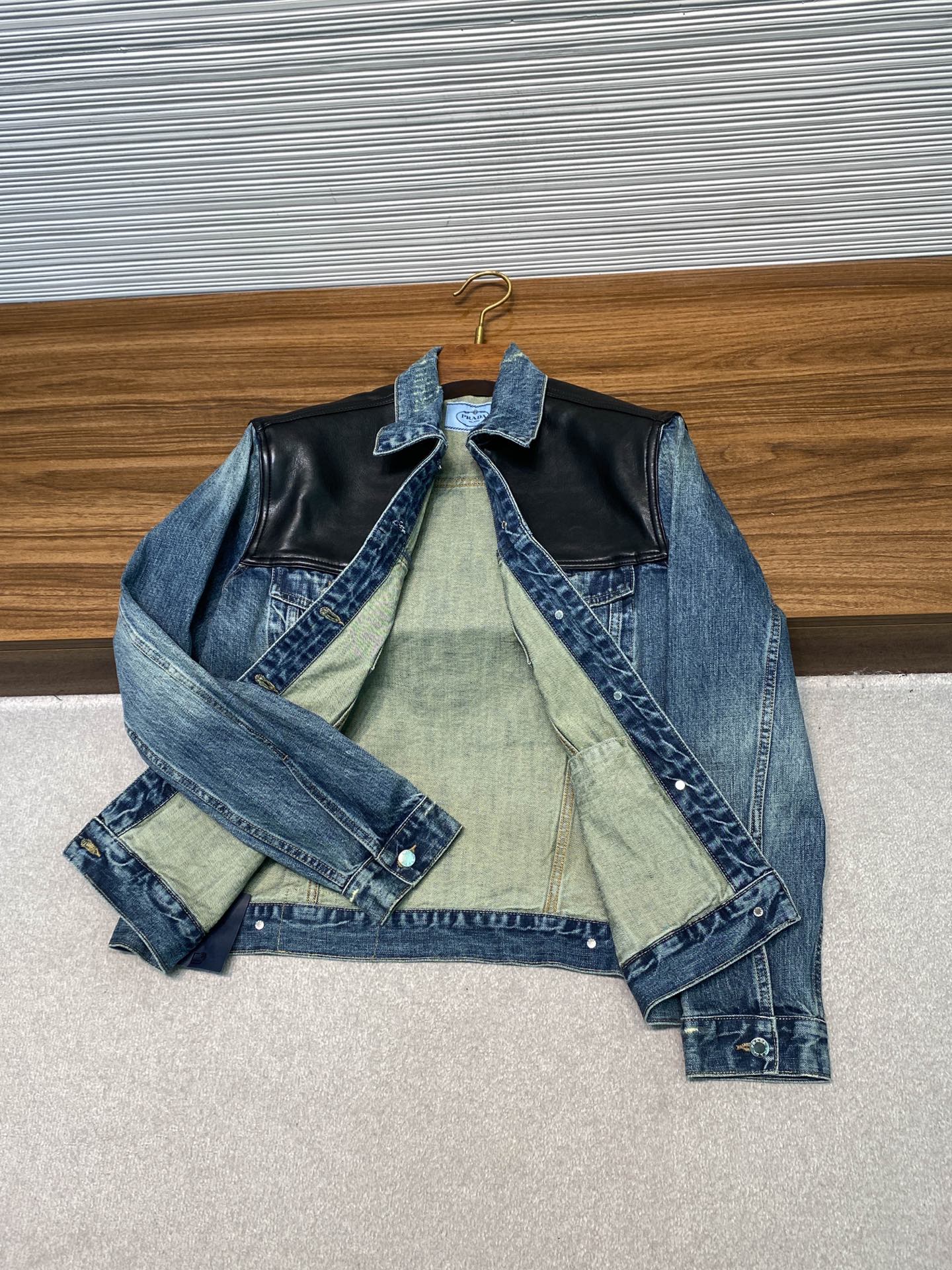 워시드 데님자켓 (Washed denim jacket)