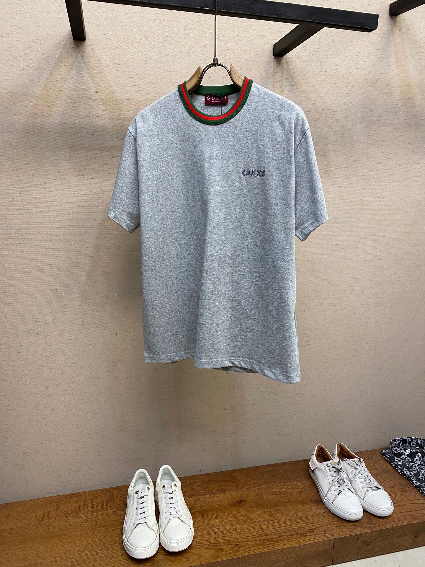 레드 리본 티셔츠 (red ribbon t-shirt)