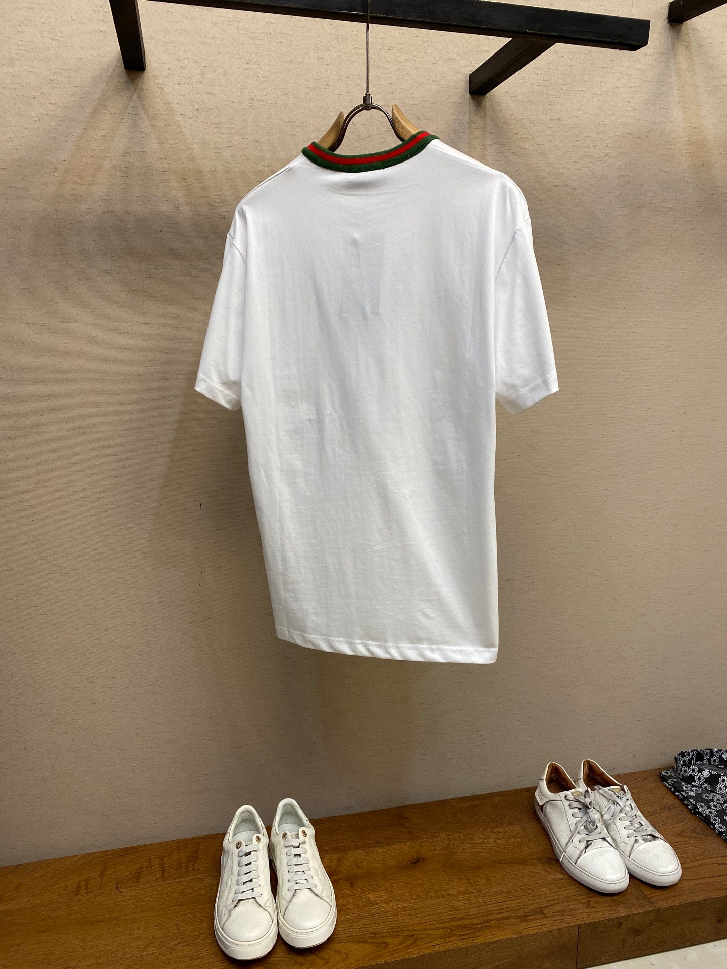 레드 리본 티셔츠 (red ribbon t-shirt)