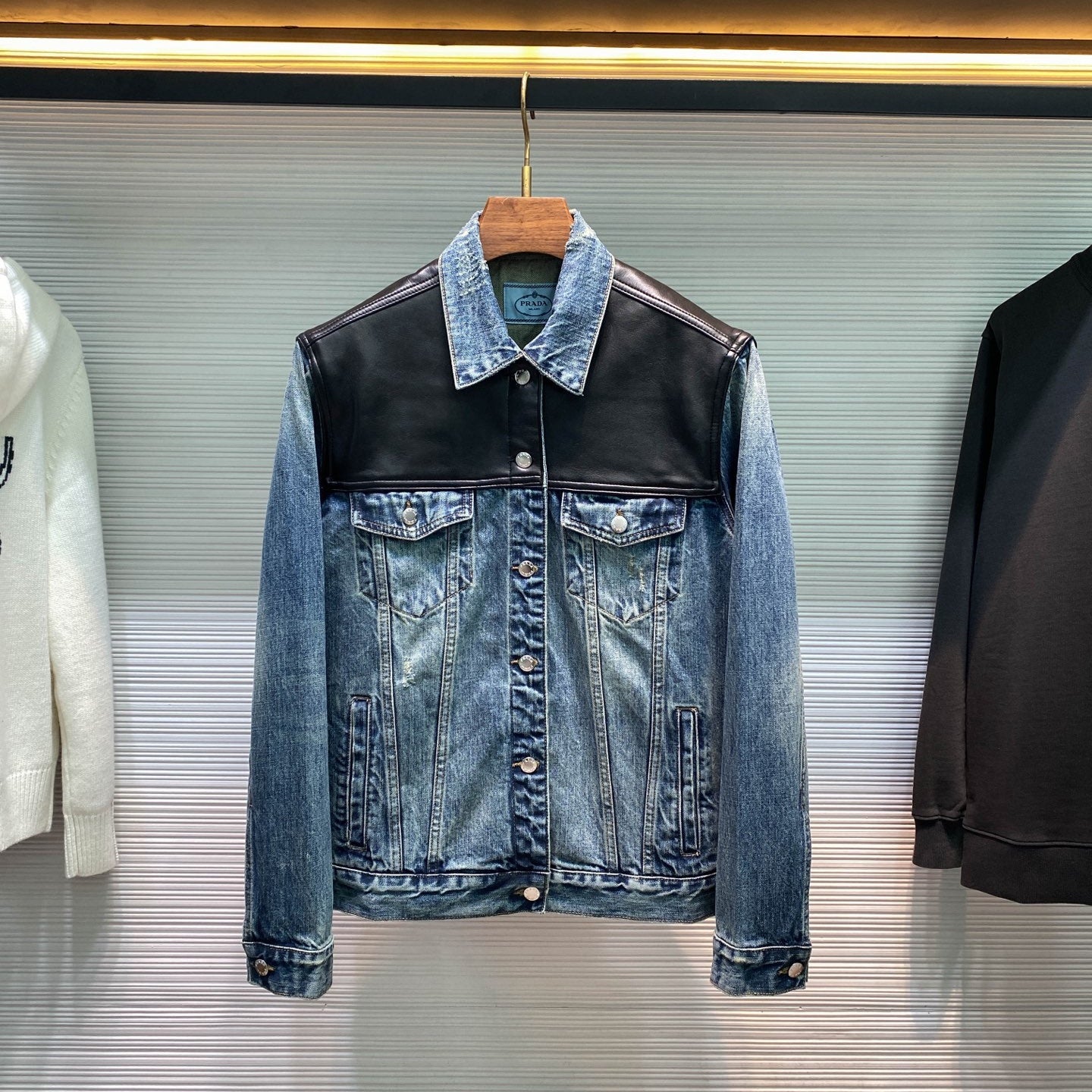 워시드 데님자켓 (Washed denim jacket)