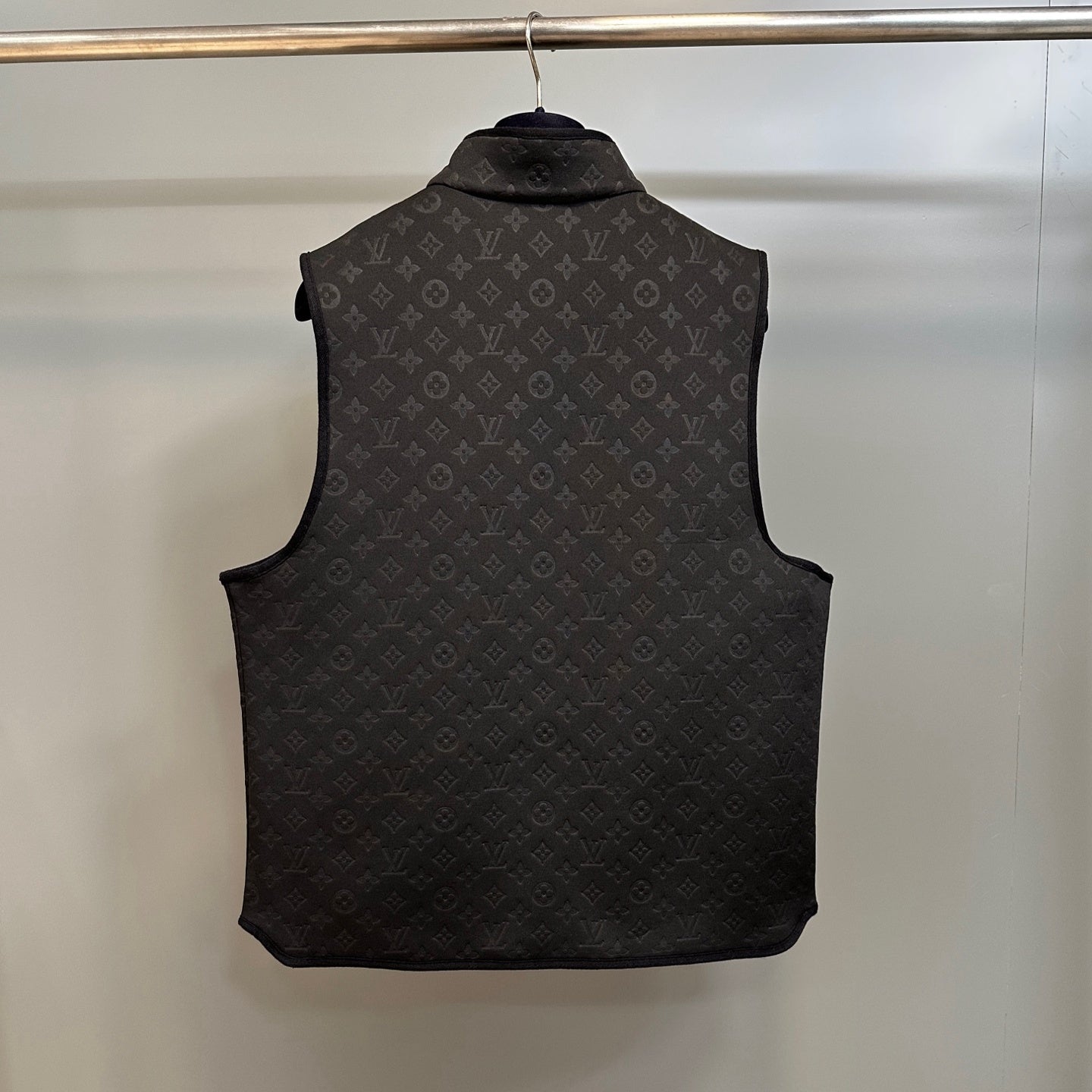 모노그램 리버시블 베스트 (Monogram reversible vest)