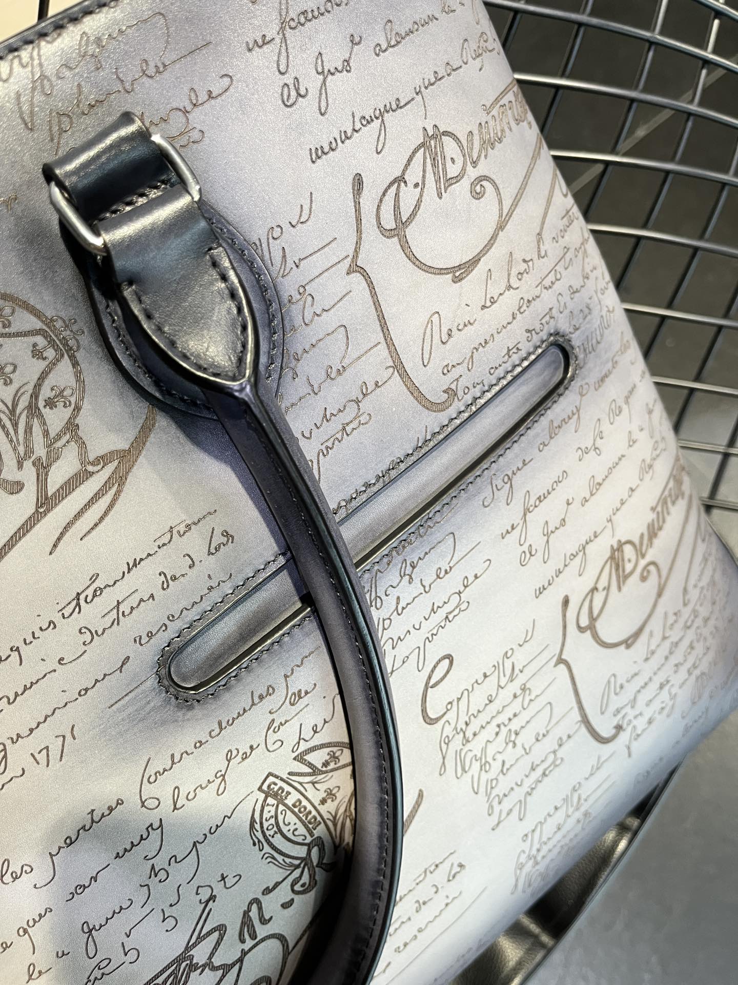 레더 토트백 (leather tote bag)