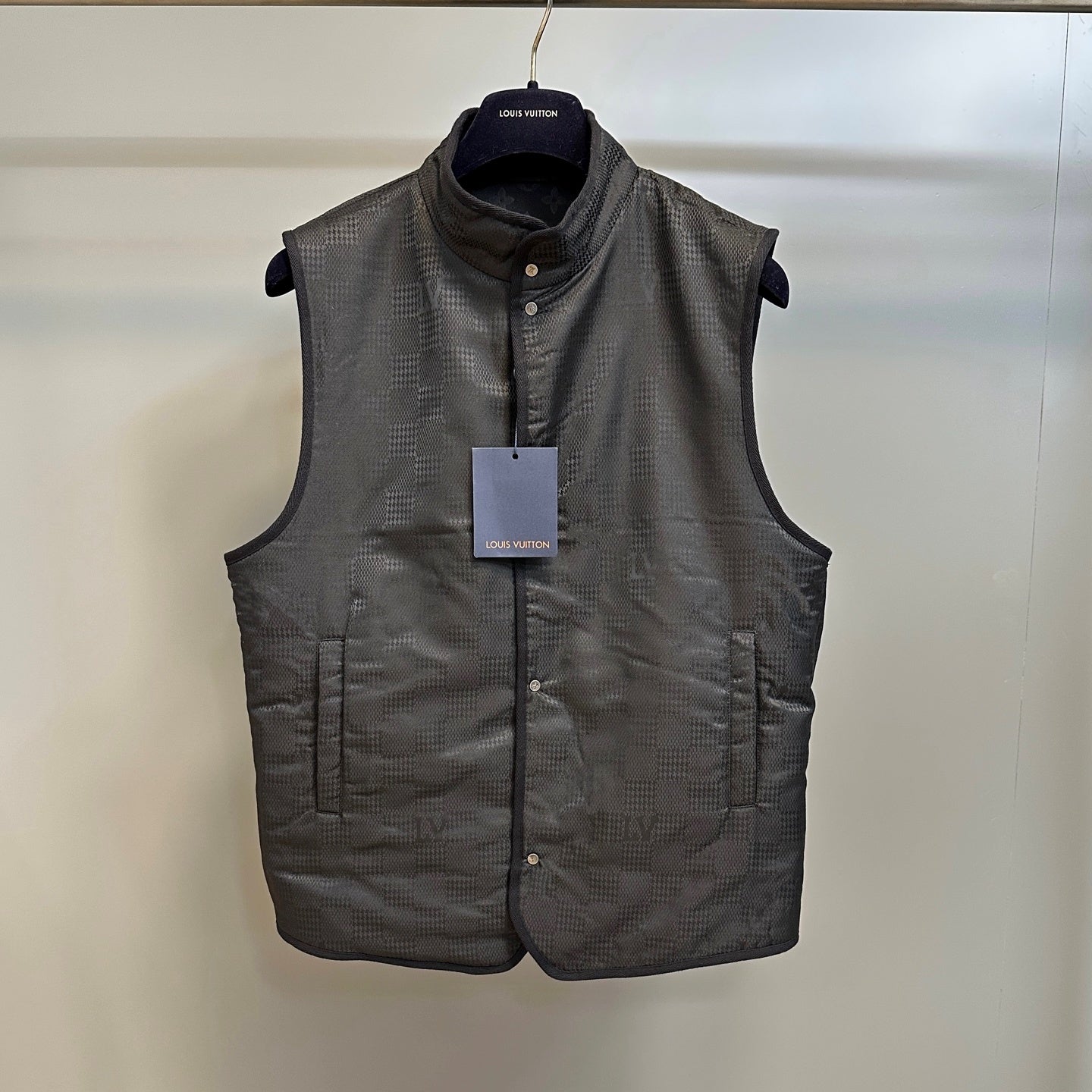 모노그램 리버시블 베스트 (Monogram reversible vest)