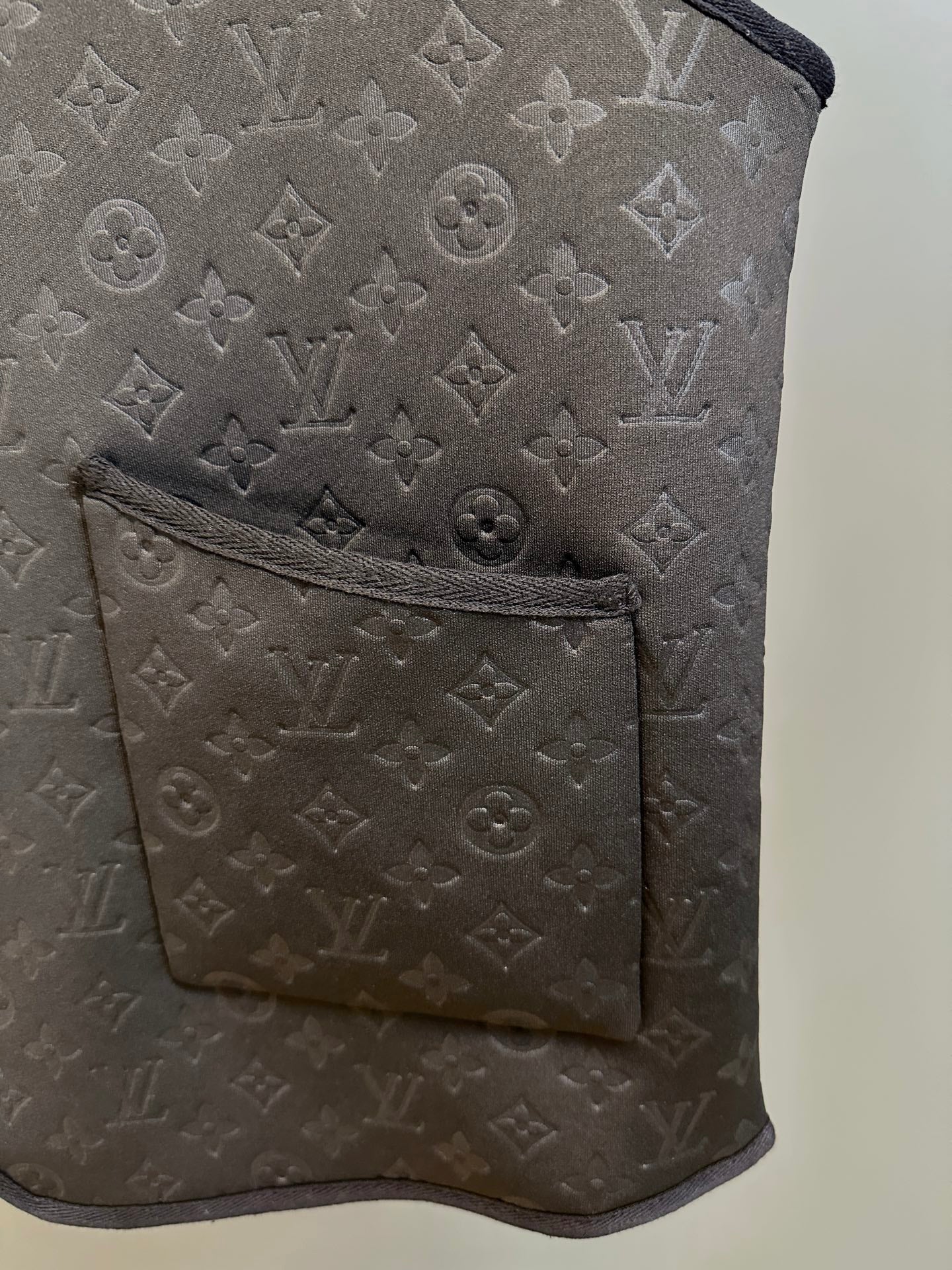모노그램 리버시블 베스트 (Monogram reversible vest)