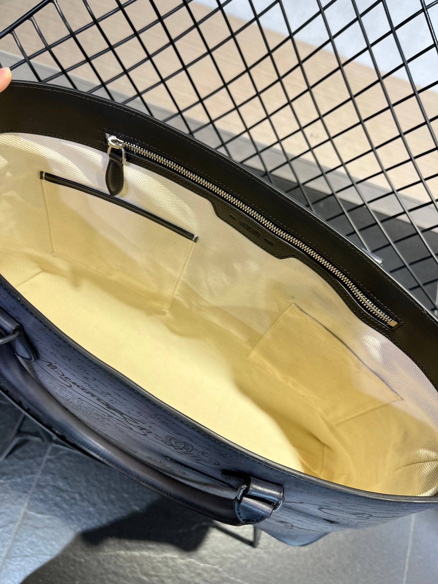 레더 토트백 (leather tote bag)