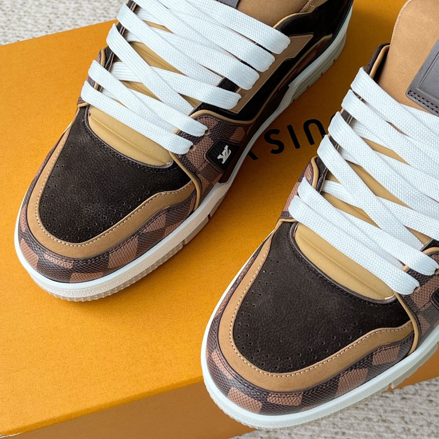 트레이너맥스 스니커즈 (Trainer Max sneakers)