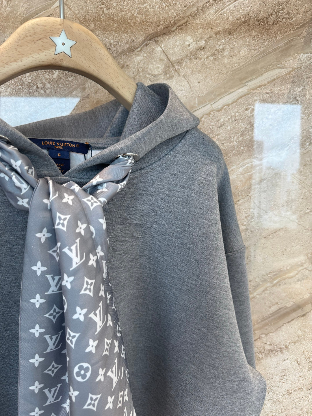 모노그램 스카프 셋업 (Monogram scarf set)