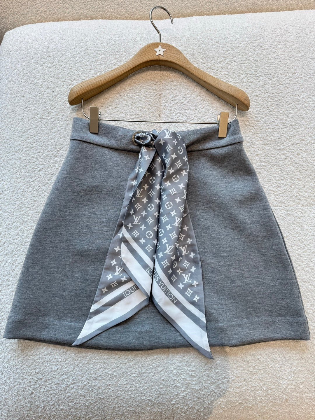 모노그램 스카프 셋업 (Monogram scarf set)