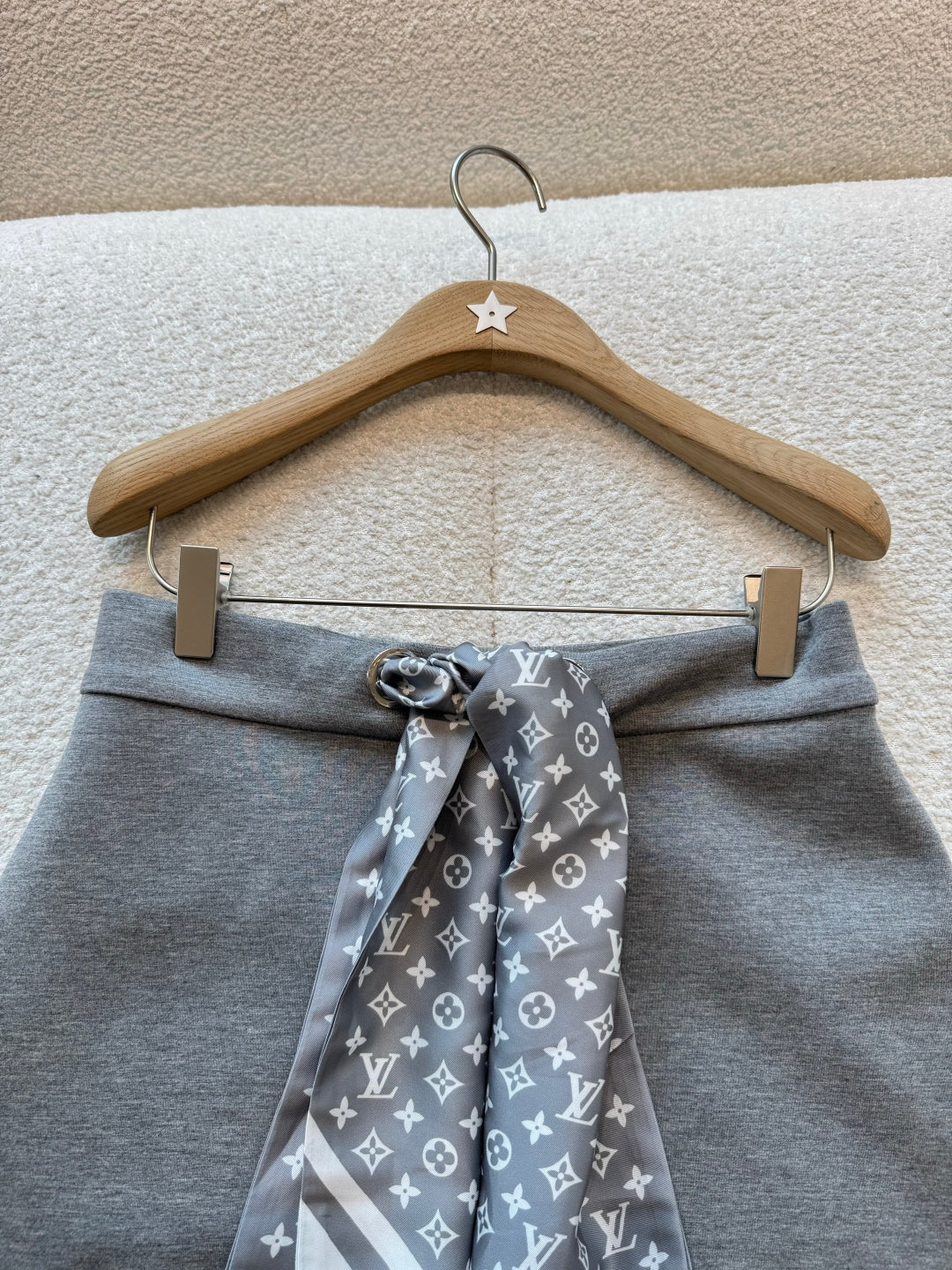 모노그램 스카프 셋업 (Monogram scarf set)