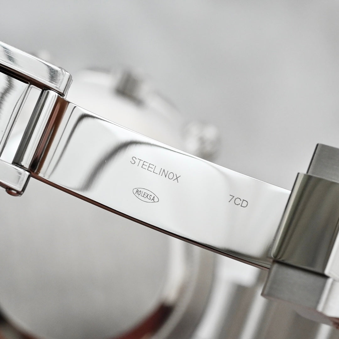 화이트 다이얼 (White Dial)