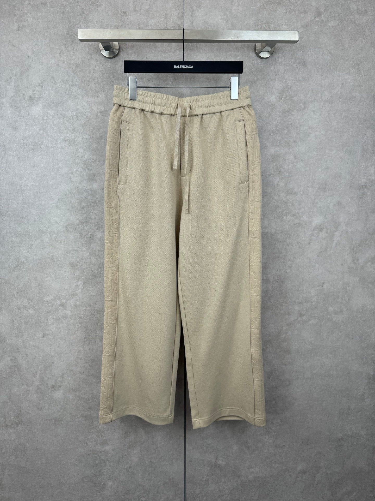 트랙 트레이닝복 (track training clothes)