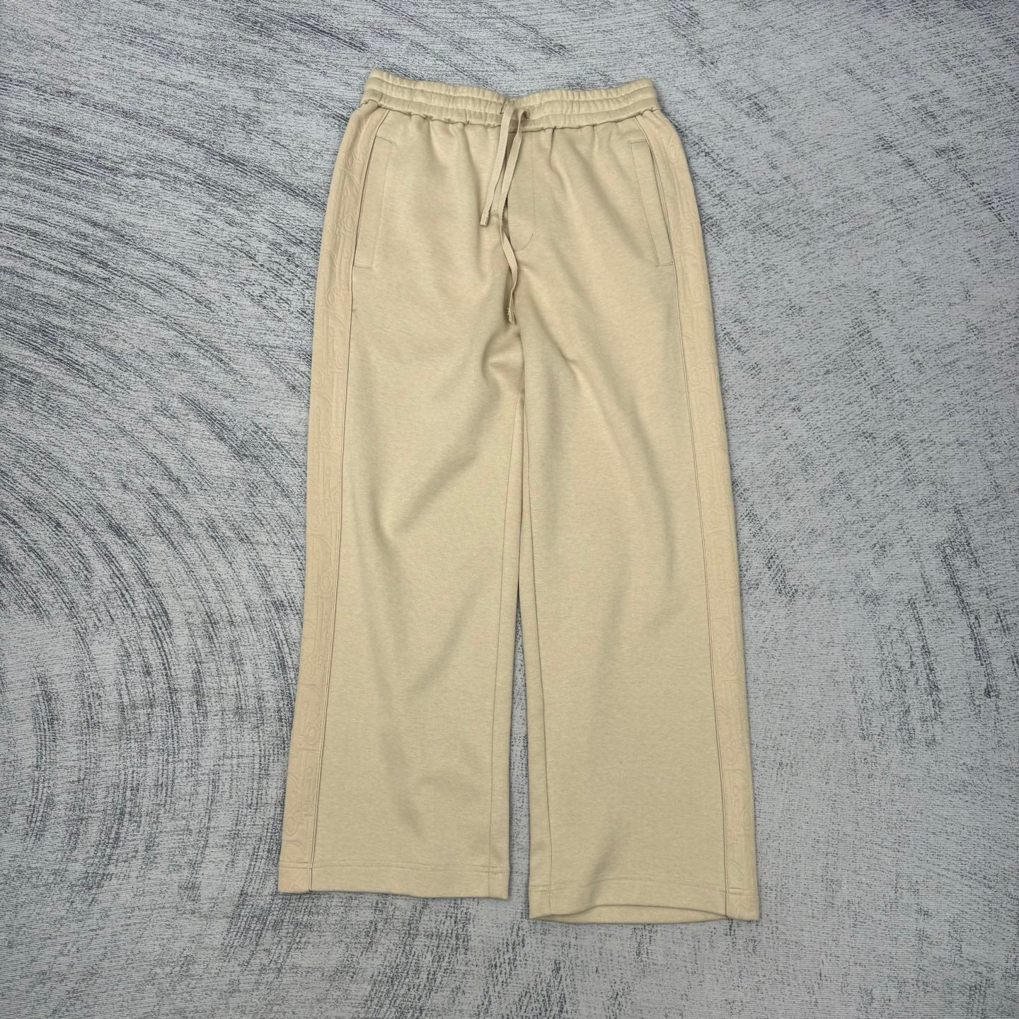 트랙 트레이닝복 (track training clothes)