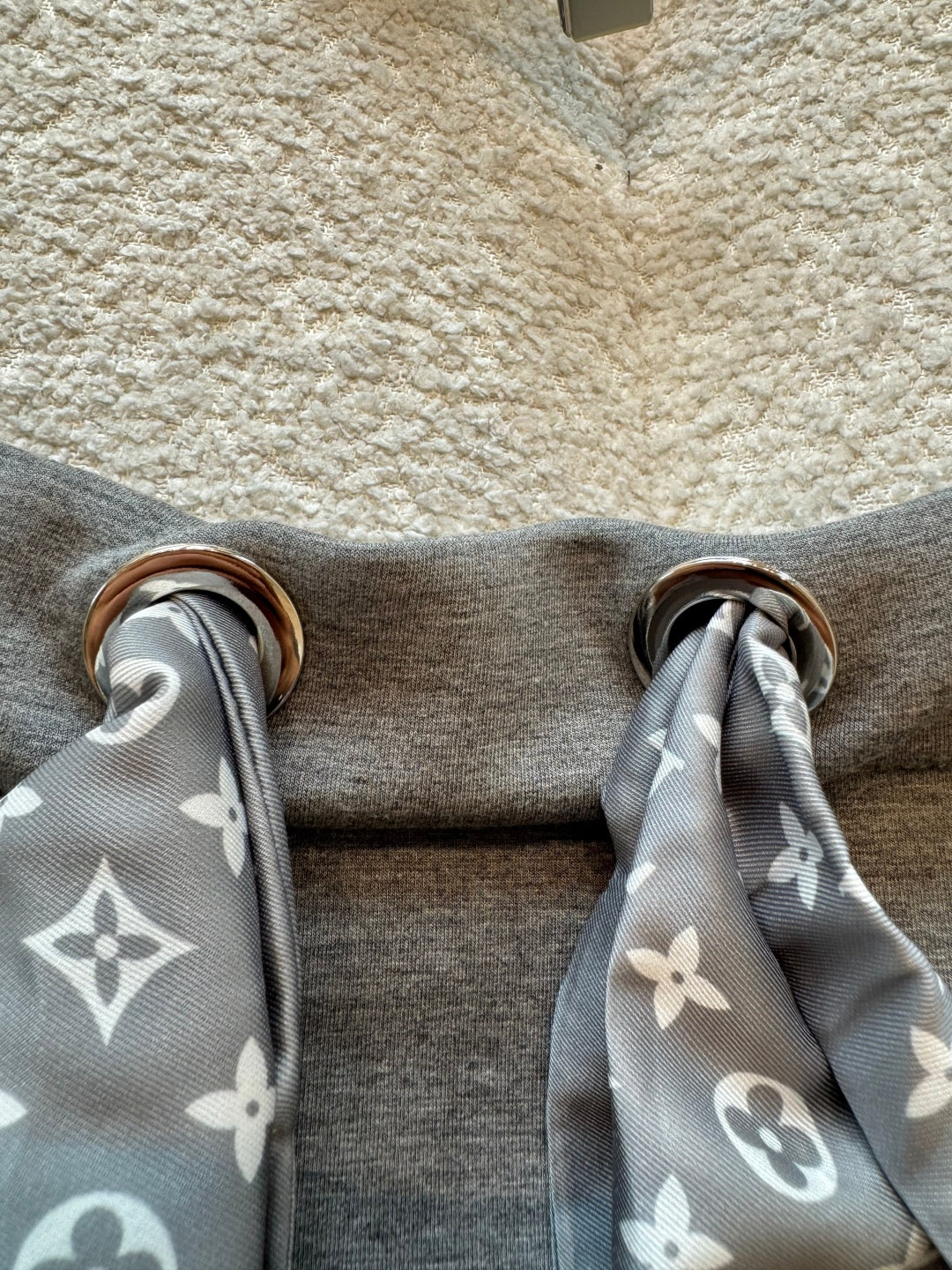 모노그램 스카프 셋업 (Monogram scarf set)