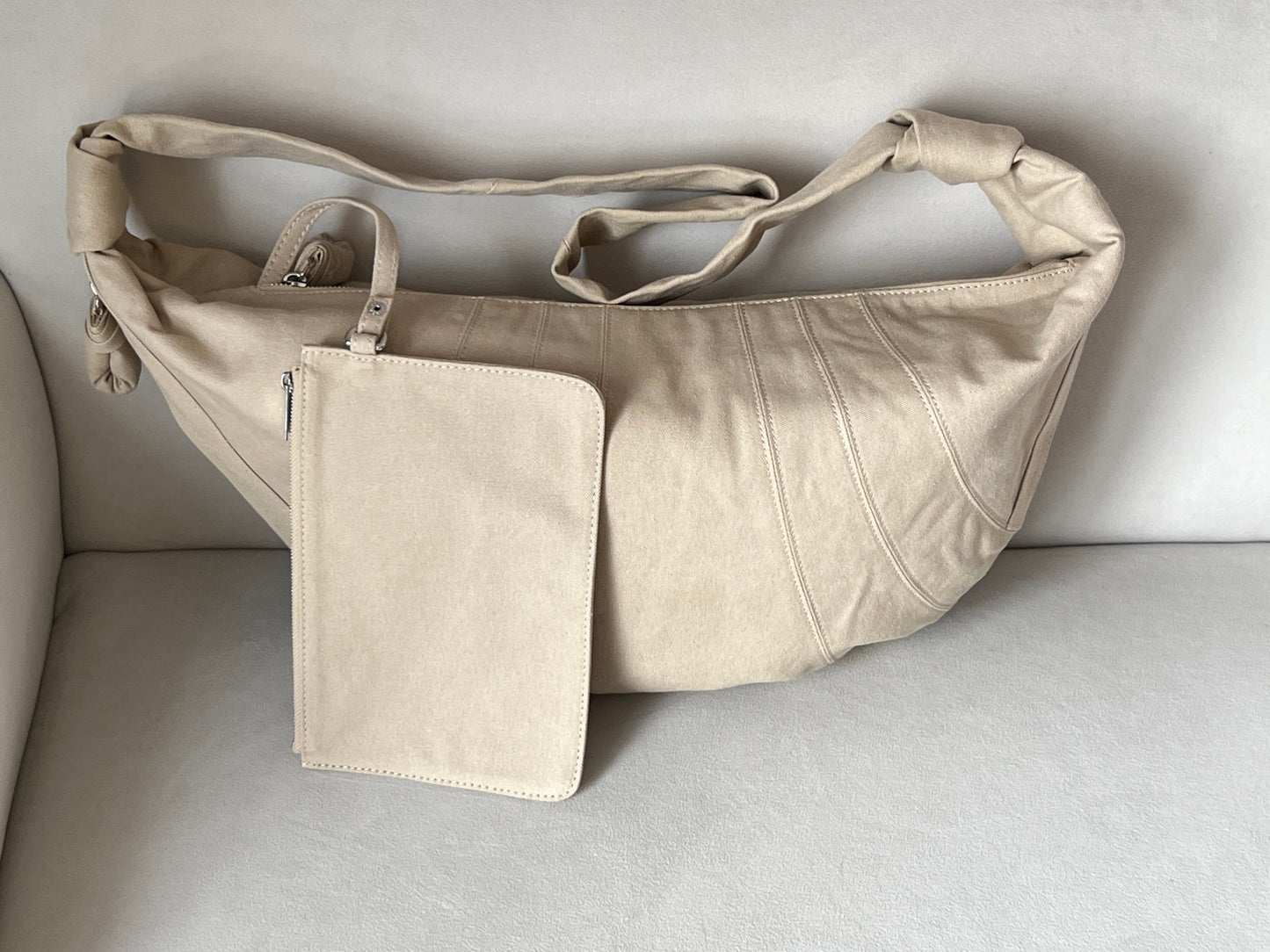 크루아상 백 (croissant bag)