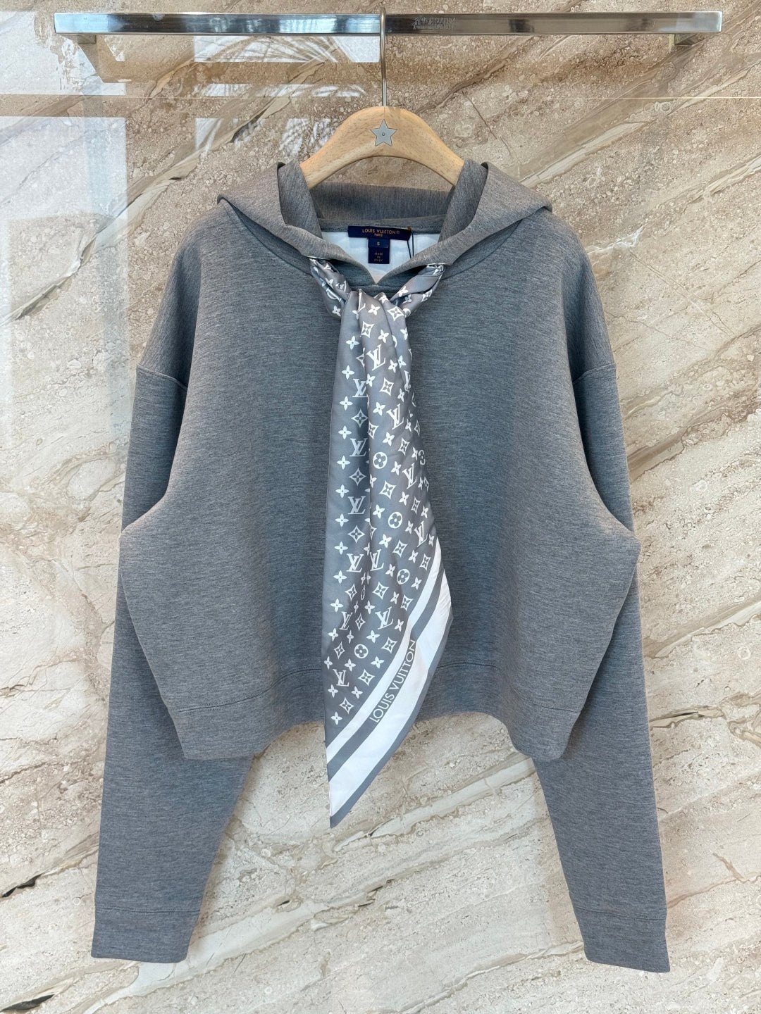 모노그램 스카프 셋업 (Monogram scarf set)