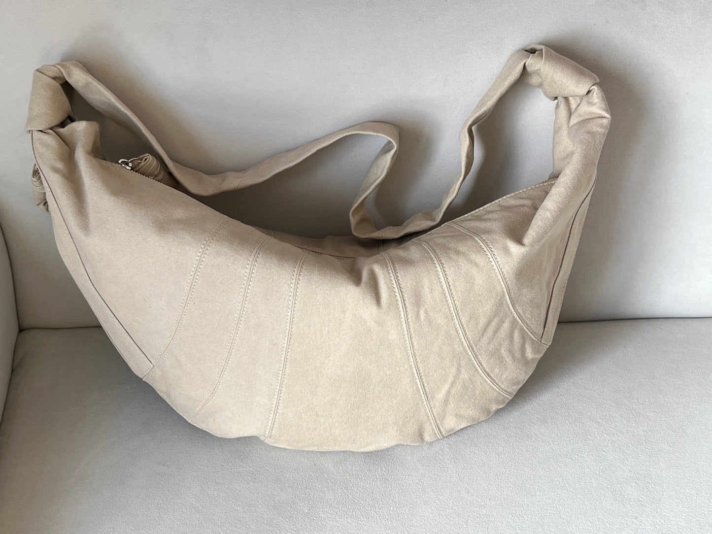 크루아상 백 (croissant bag)