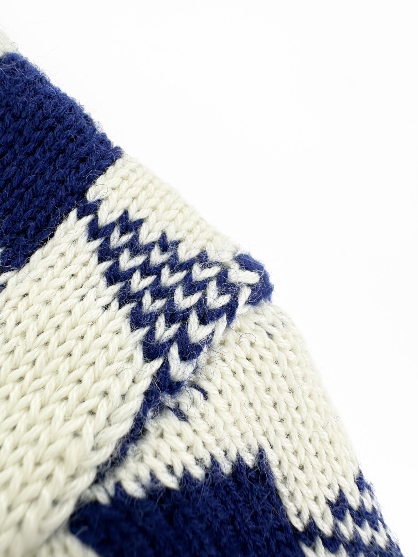 하운드투스 스웨터 (Houndstooth sweater)