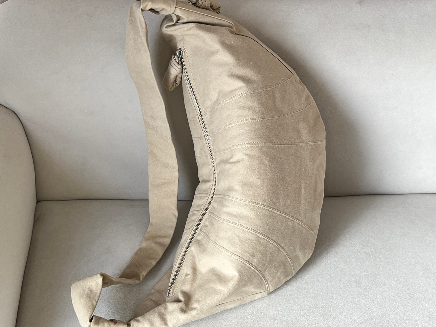 크루아상 백 (croissant bag)