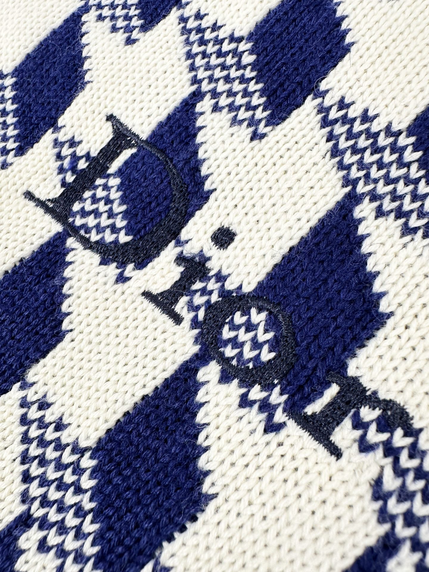 하운드투스 스웨터 (Houndstooth sweater)