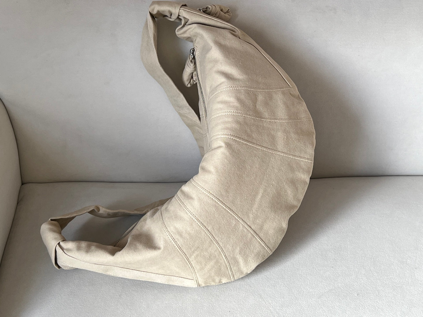 크루아상 백 (croissant bag)