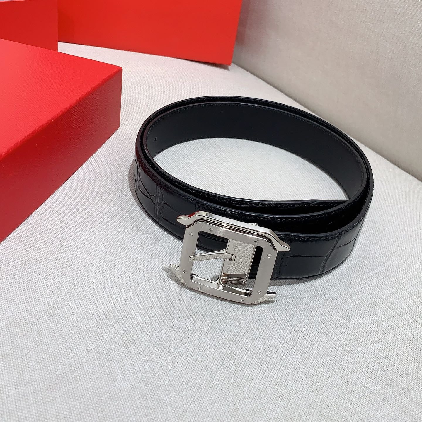 핀 버클 벨트 (pin buckle belt)