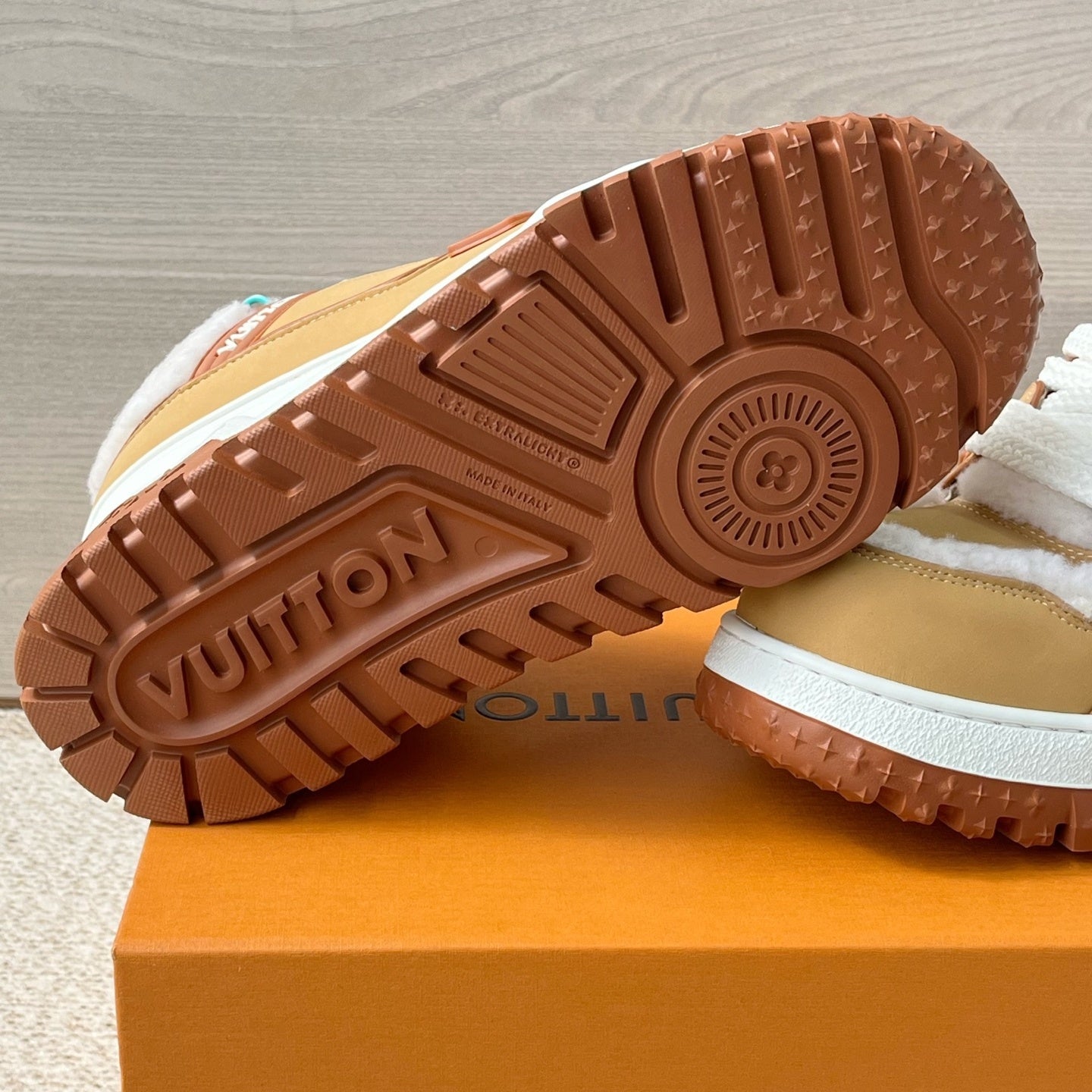 트레이너맥스 스니커즈 (Trainer Max sneakers)