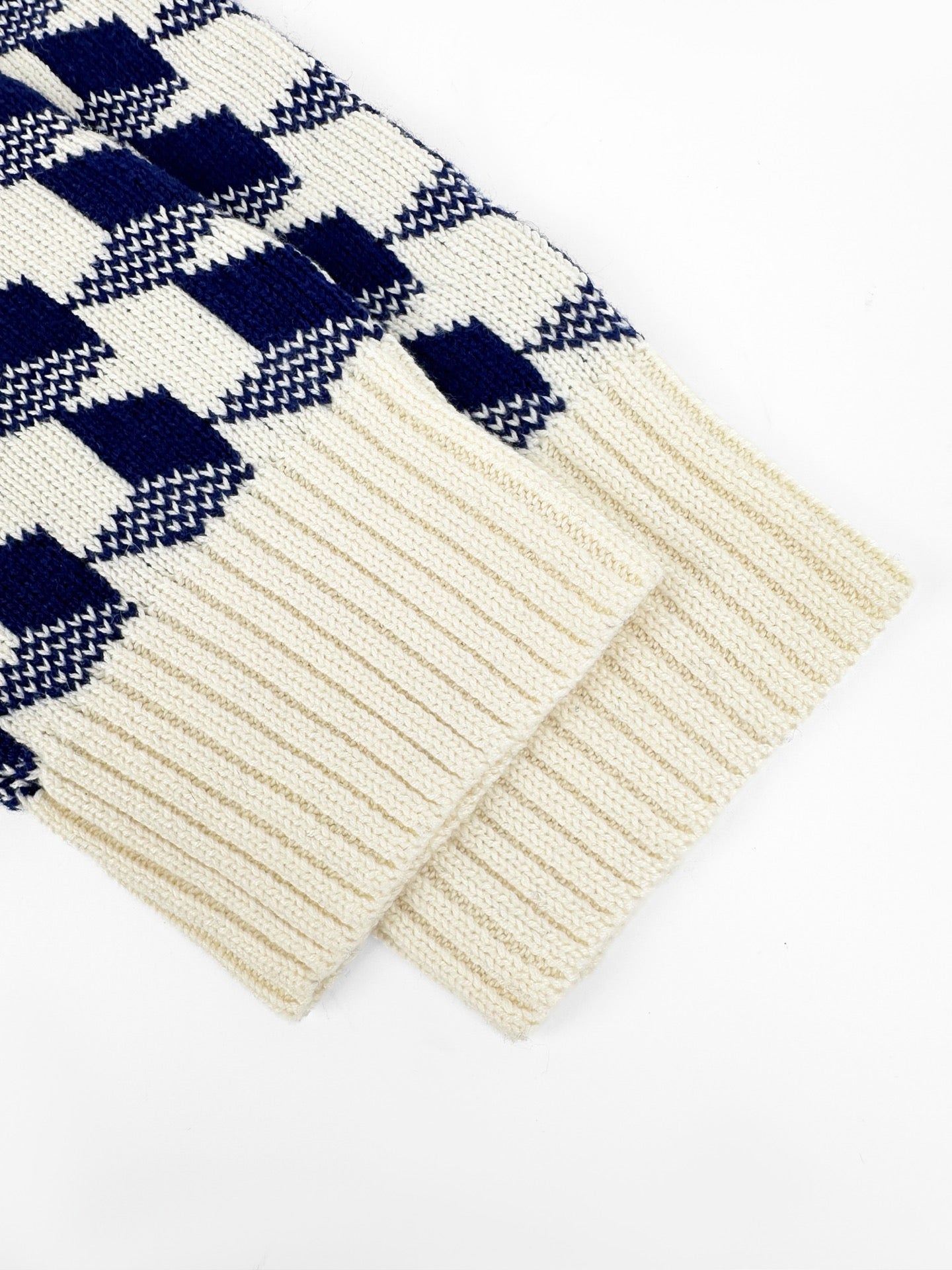 하운드투스 스웨터 (Houndstooth sweater)