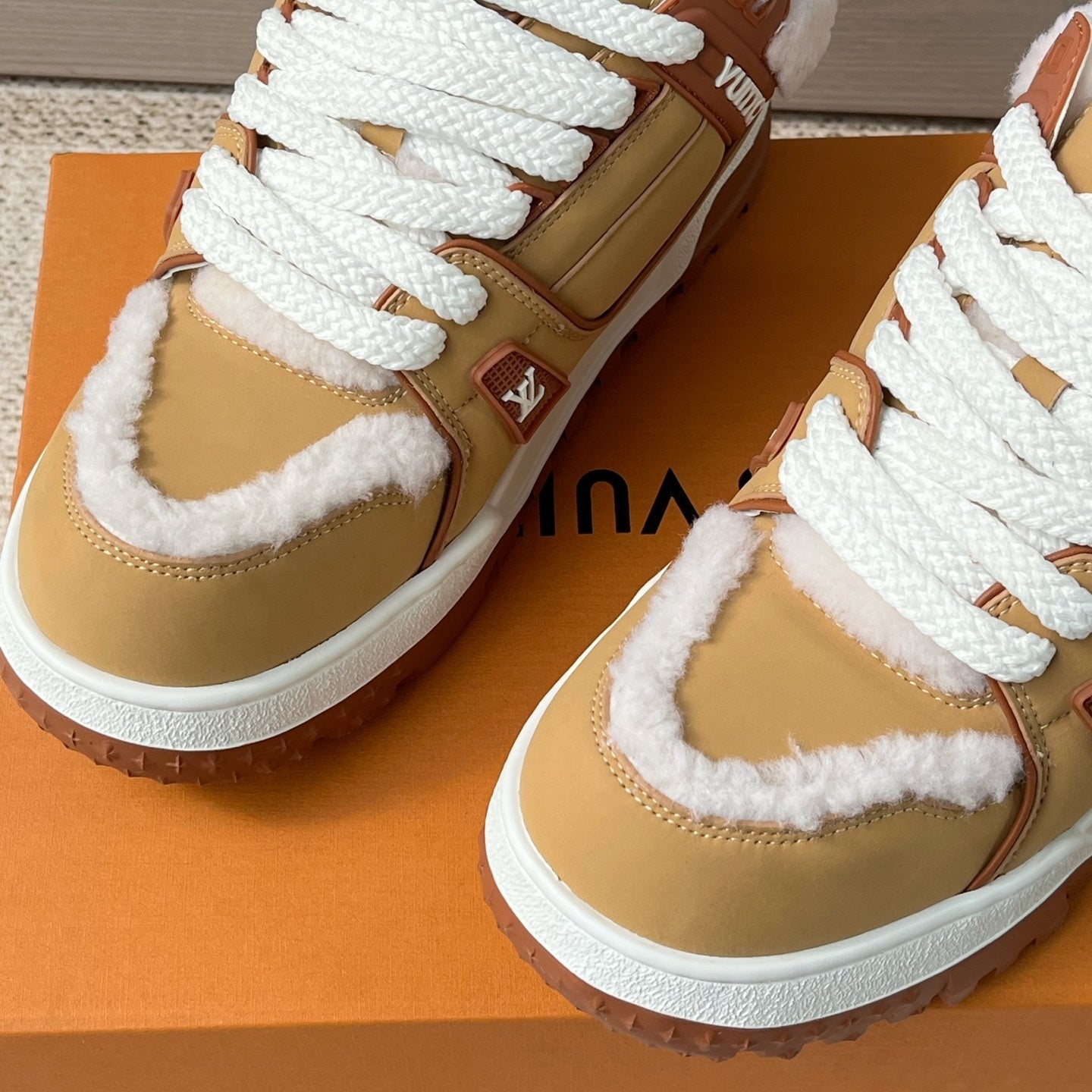 트레이너맥스 스니커즈 (Trainer Max sneakers)