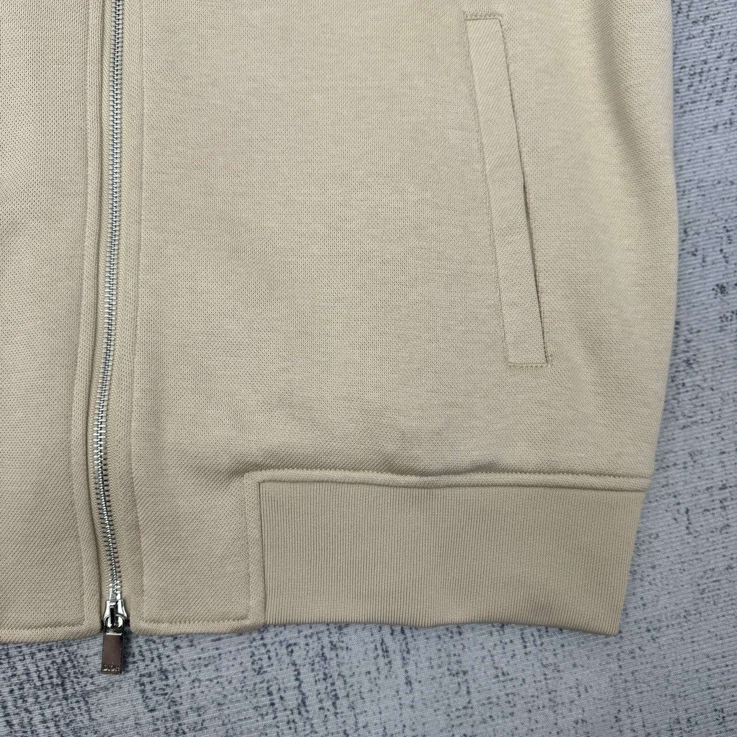 트랙 트레이닝복 (track training clothes)