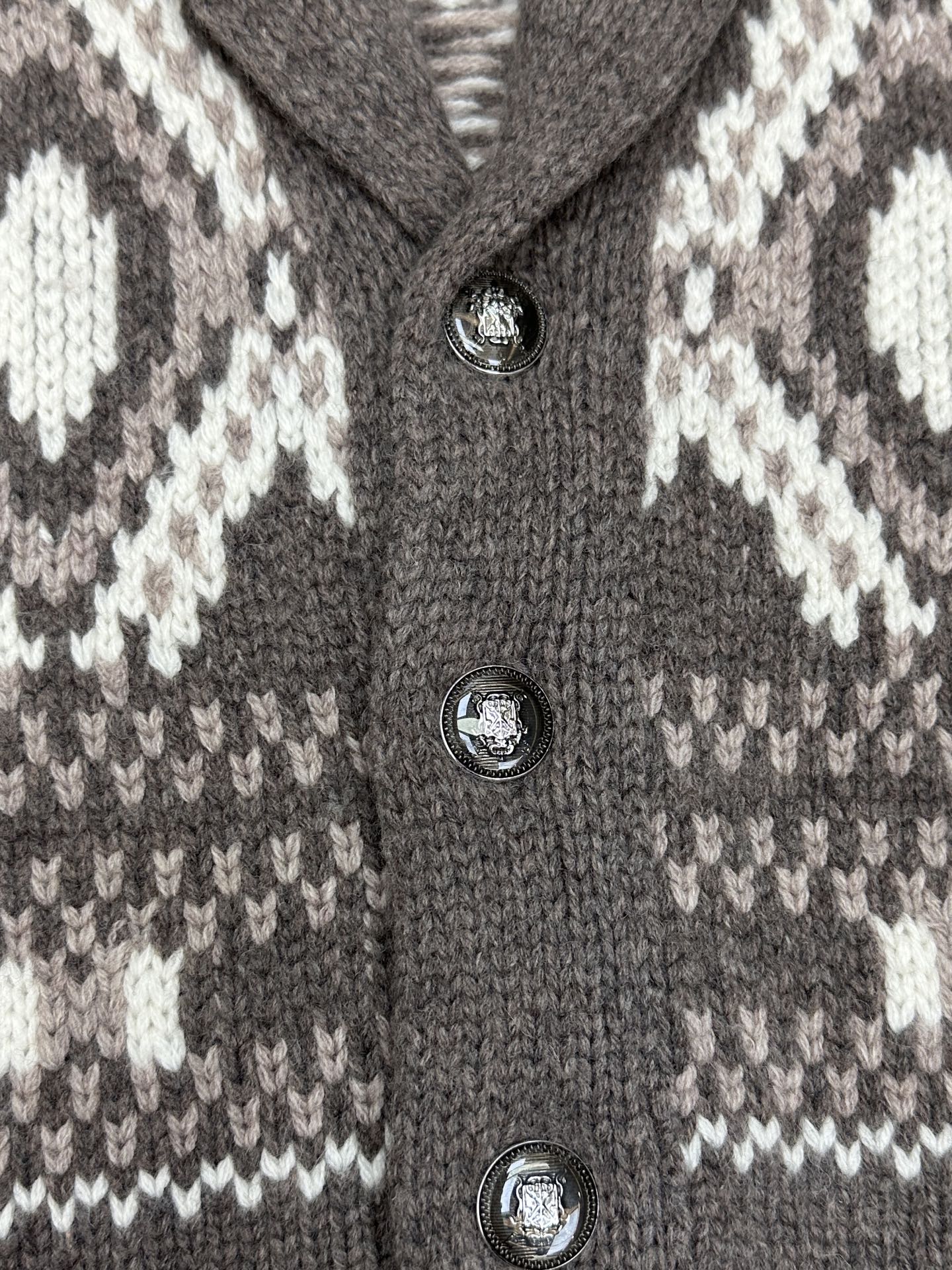 브레스티드 가디건 (breasted cardigan)