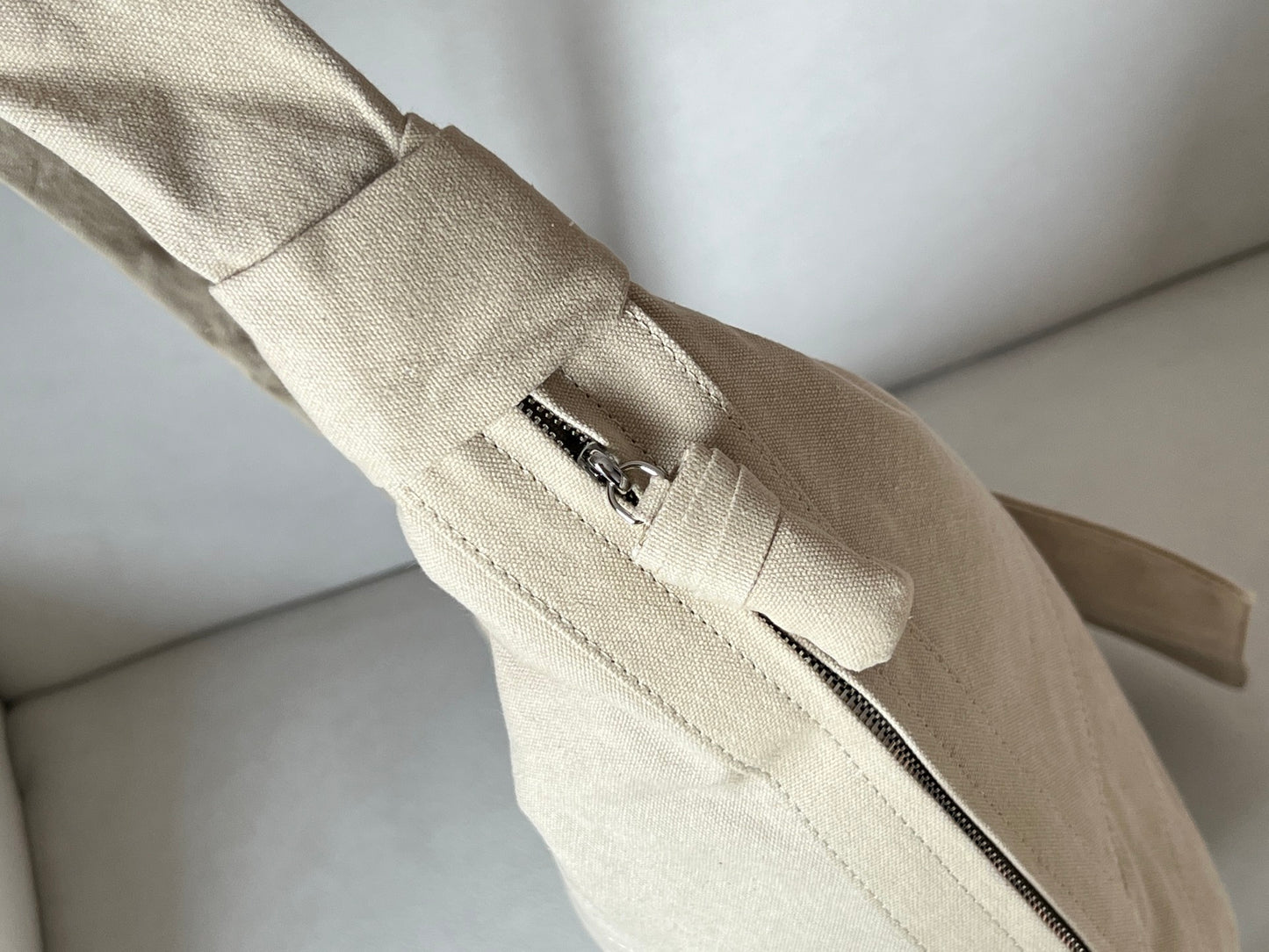 크루아상 백 (croissant bag)