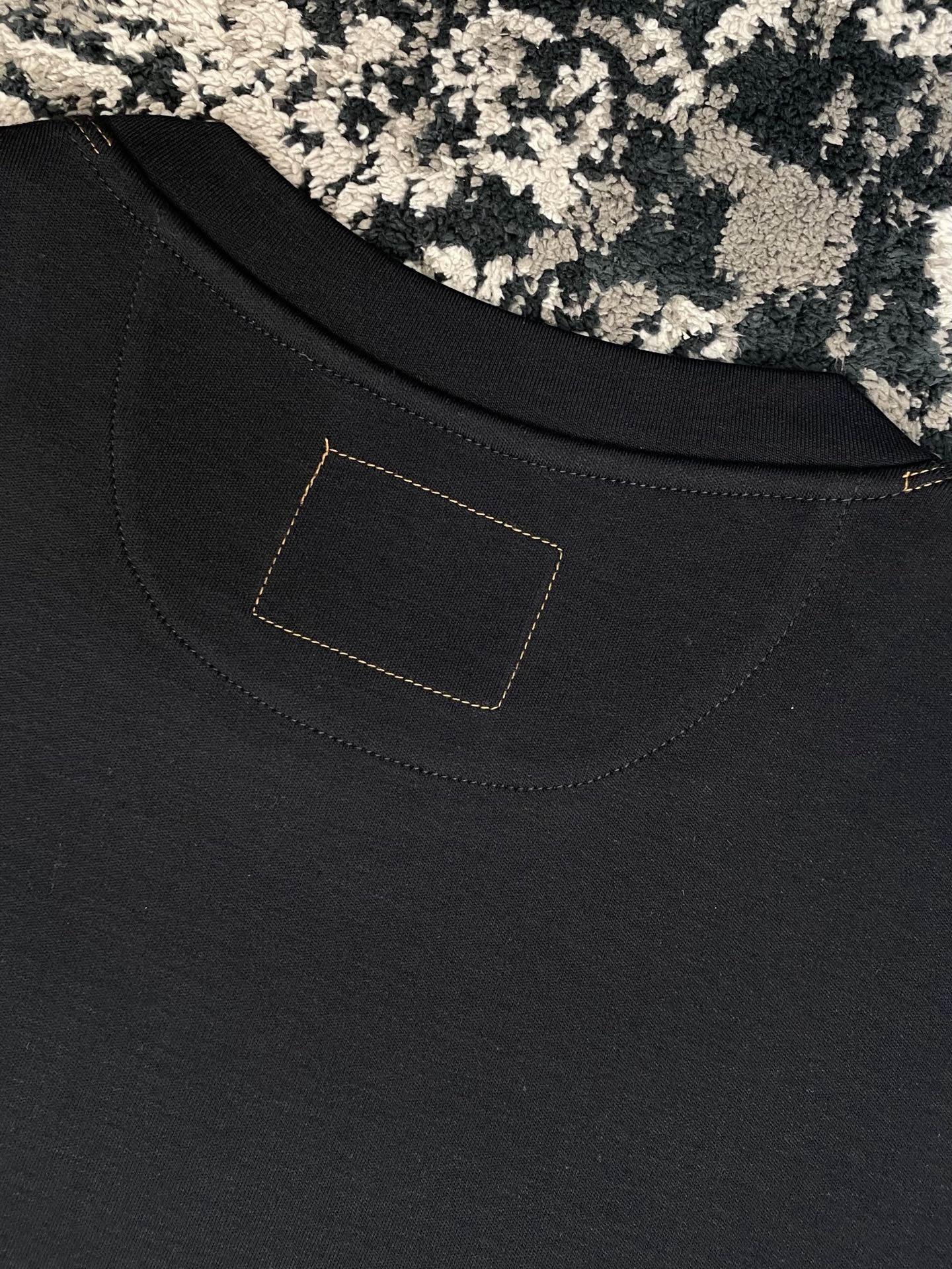 커버스티치 티셔츠 (Coverstitch t-shirt)