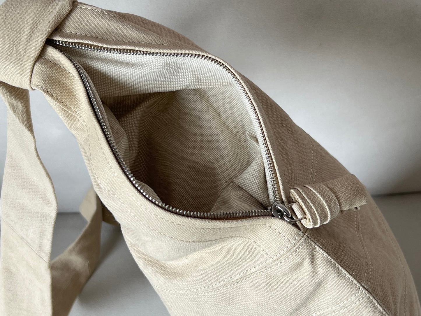 크루아상 백 (croissant bag)