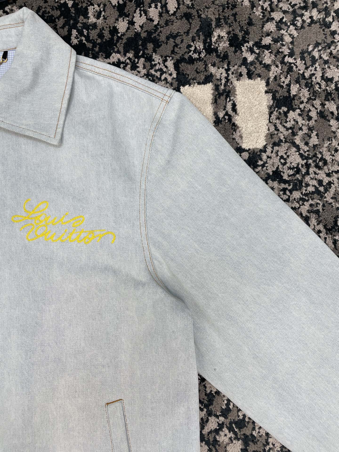 자수 로고 데님자켓 (Embroidered logo denim jacket)