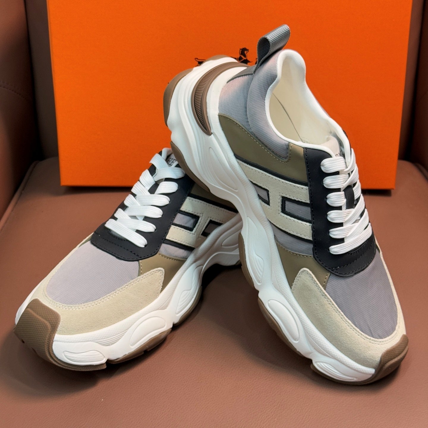 H 패턴 스니커즈 (H pattern sneakers)