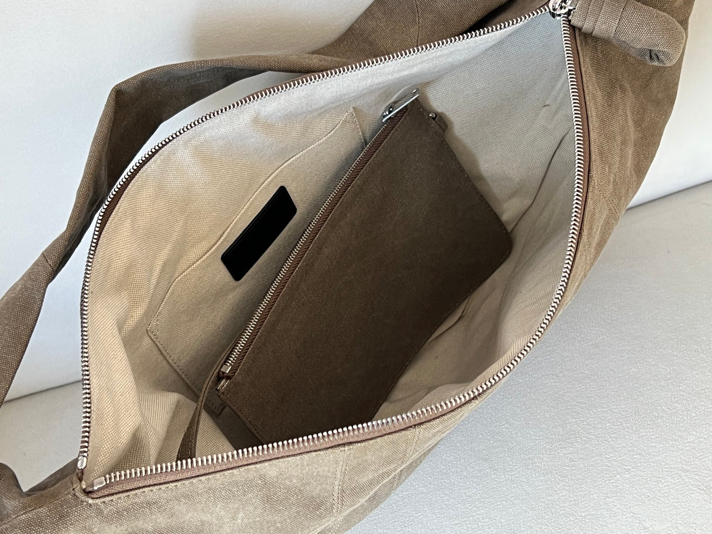 크루아상 백 (croissant bag)