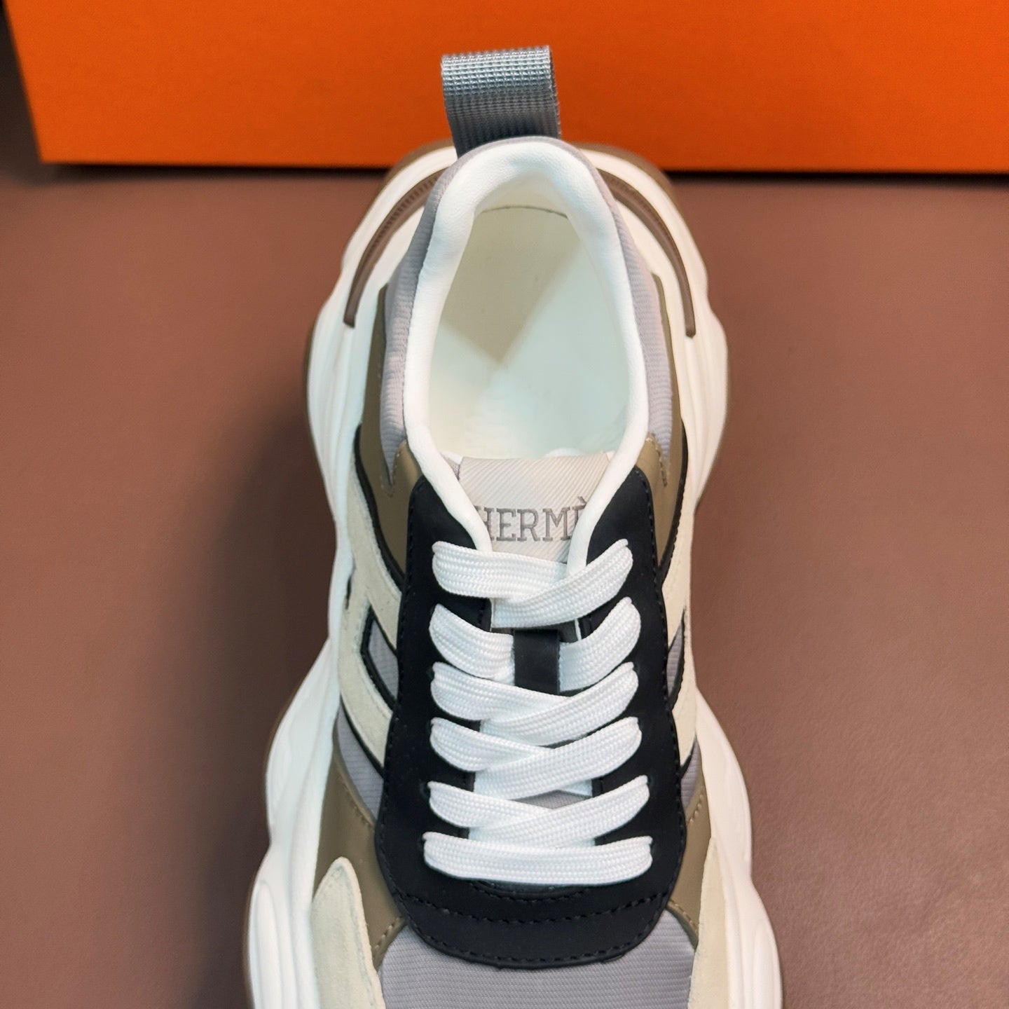 H 패턴 스니커즈 (H pattern sneakers)