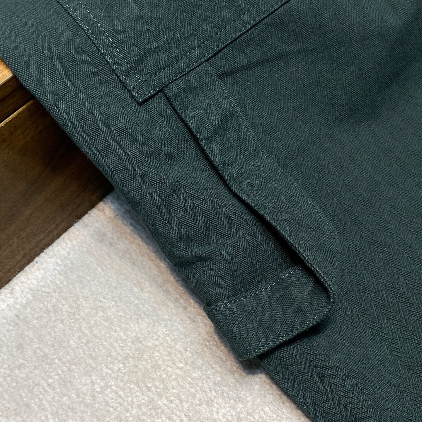 헤링본 코튼 카고바지 (Herringbone Cotton Cargo Pants)