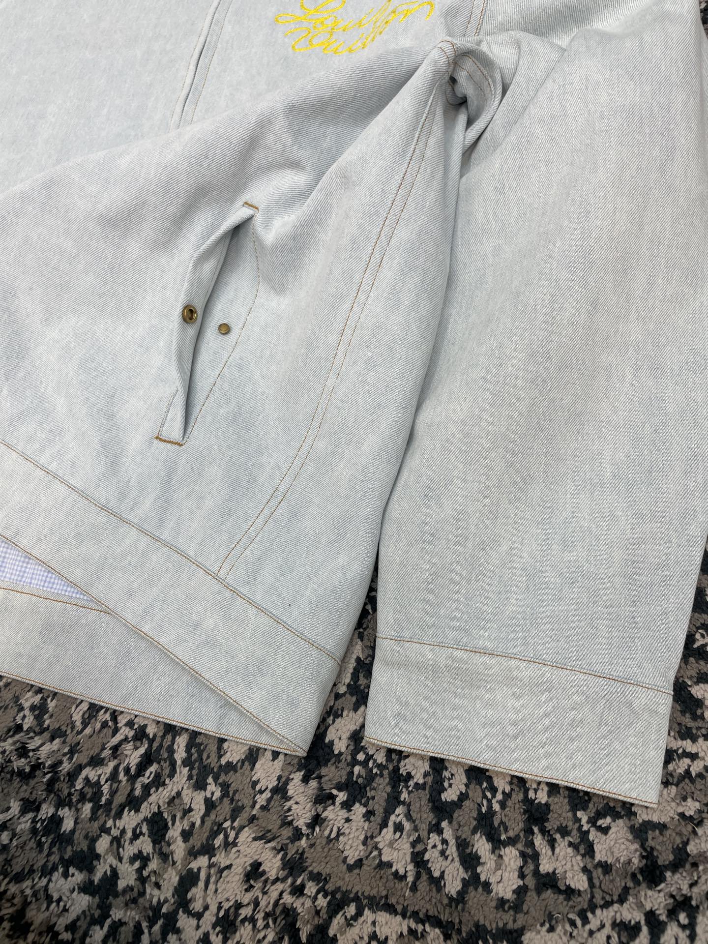 자수 로고 데님자켓 (Embroidered logo denim jacket)