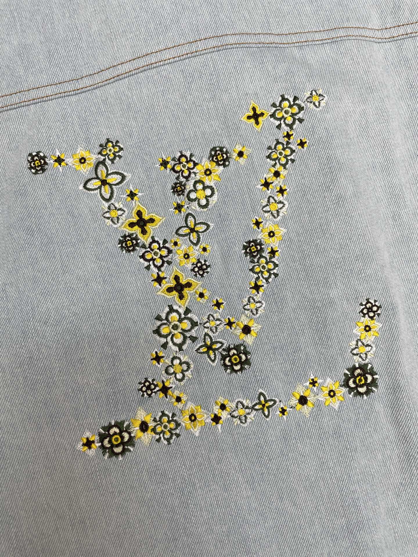 자수 로고 데님자켓 (Embroidered logo denim jacket)